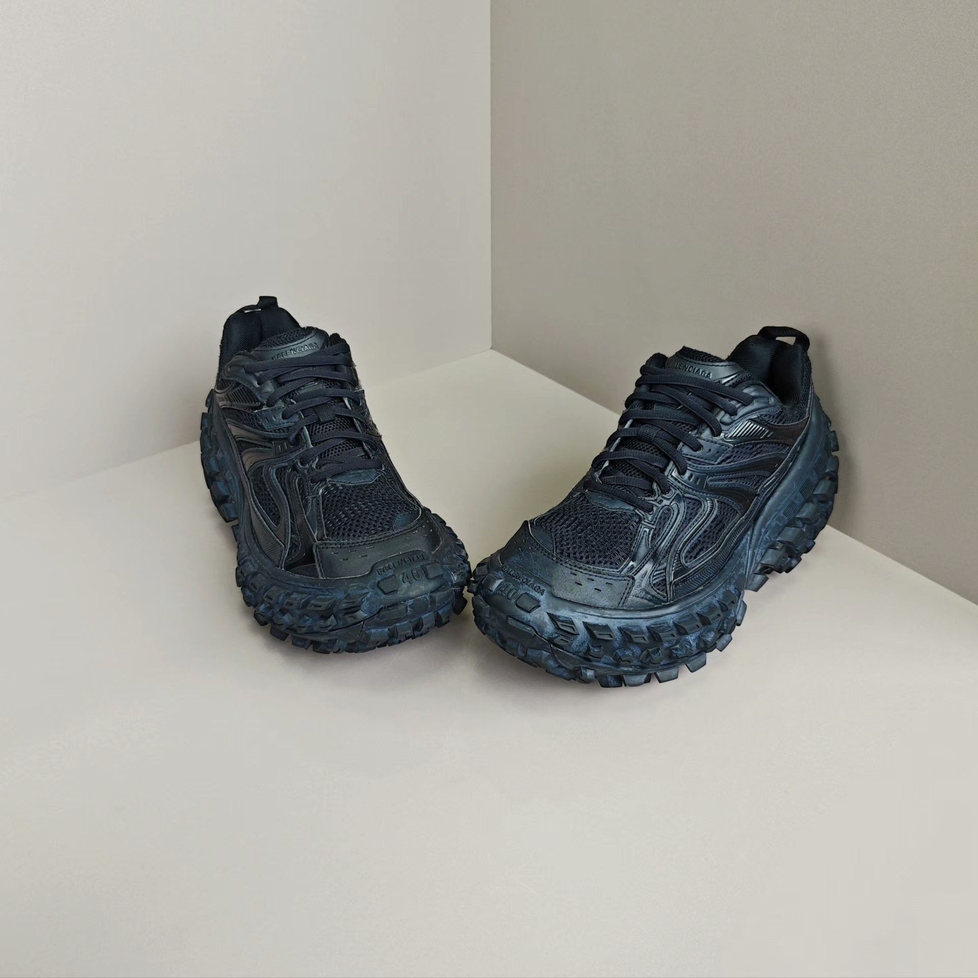 Balenciaga Balenciaga Blue Lowtop Sneakers 7 Men Size US 7 / EU 40 - 2 Thumbnail