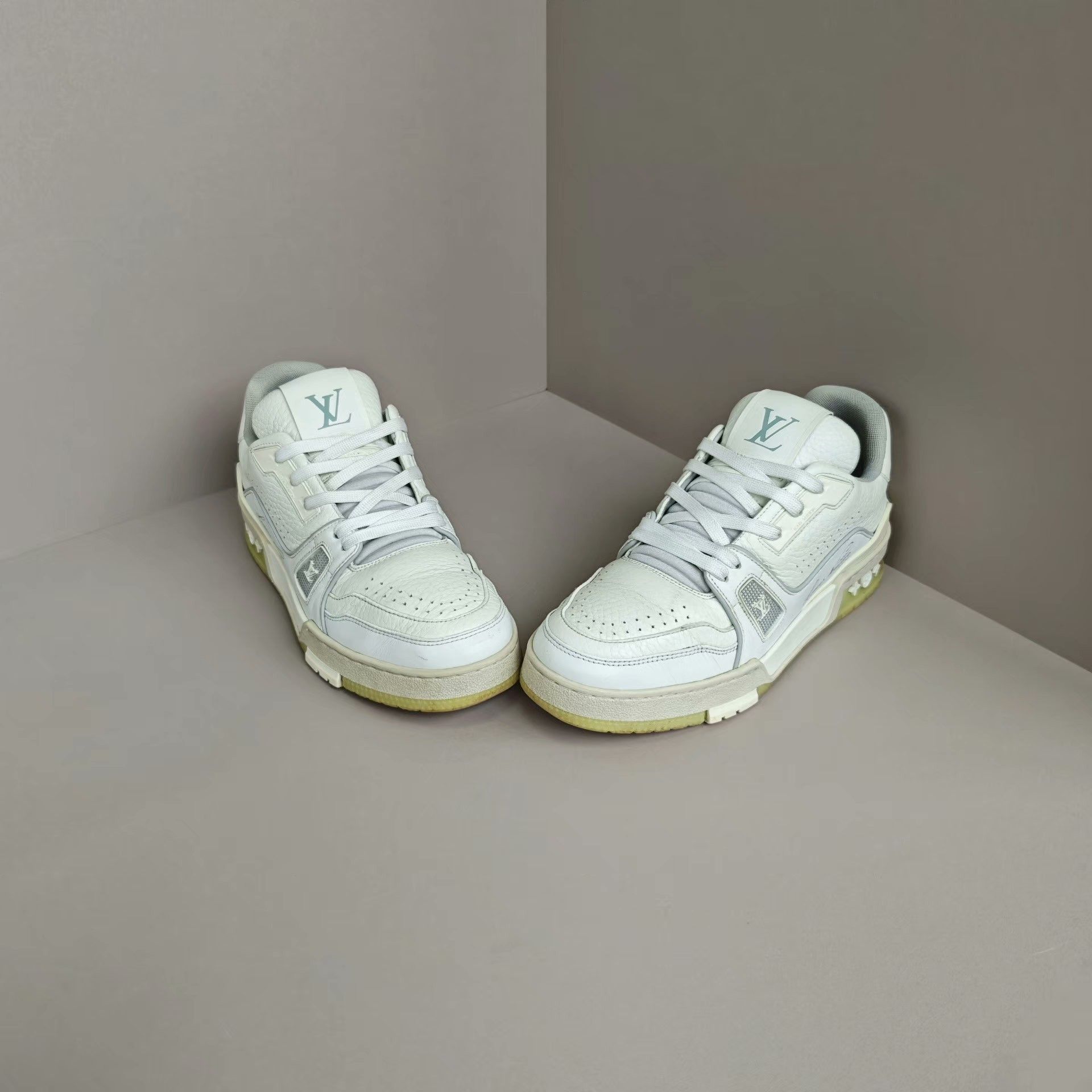 Louis Vuitton Louis Vuitton Training White Lowtop Sneakers us_8 Women Size US 8 / IT 38 - 2 Thumbnail