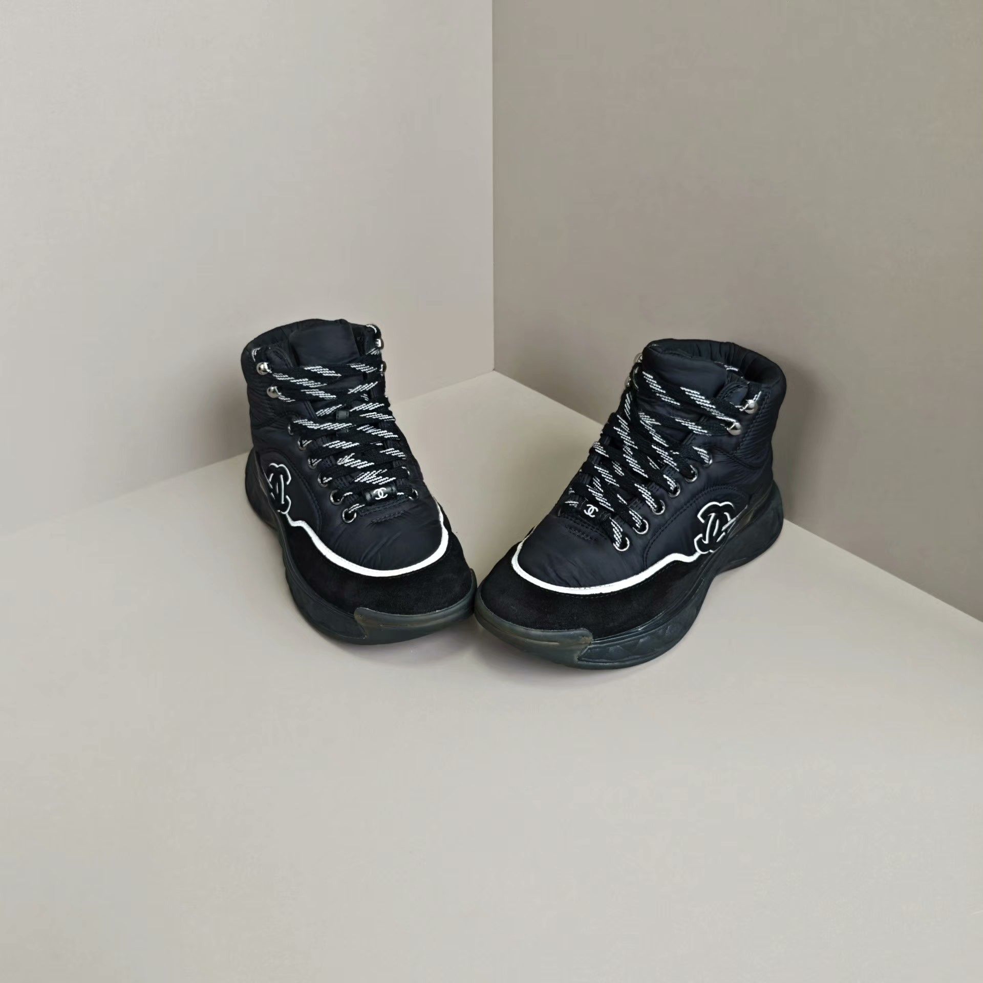 Chanel Chanel Casual Lowtop Sneakers us_6 Women Size US 6 / IT 36 - 2 Thumbnail