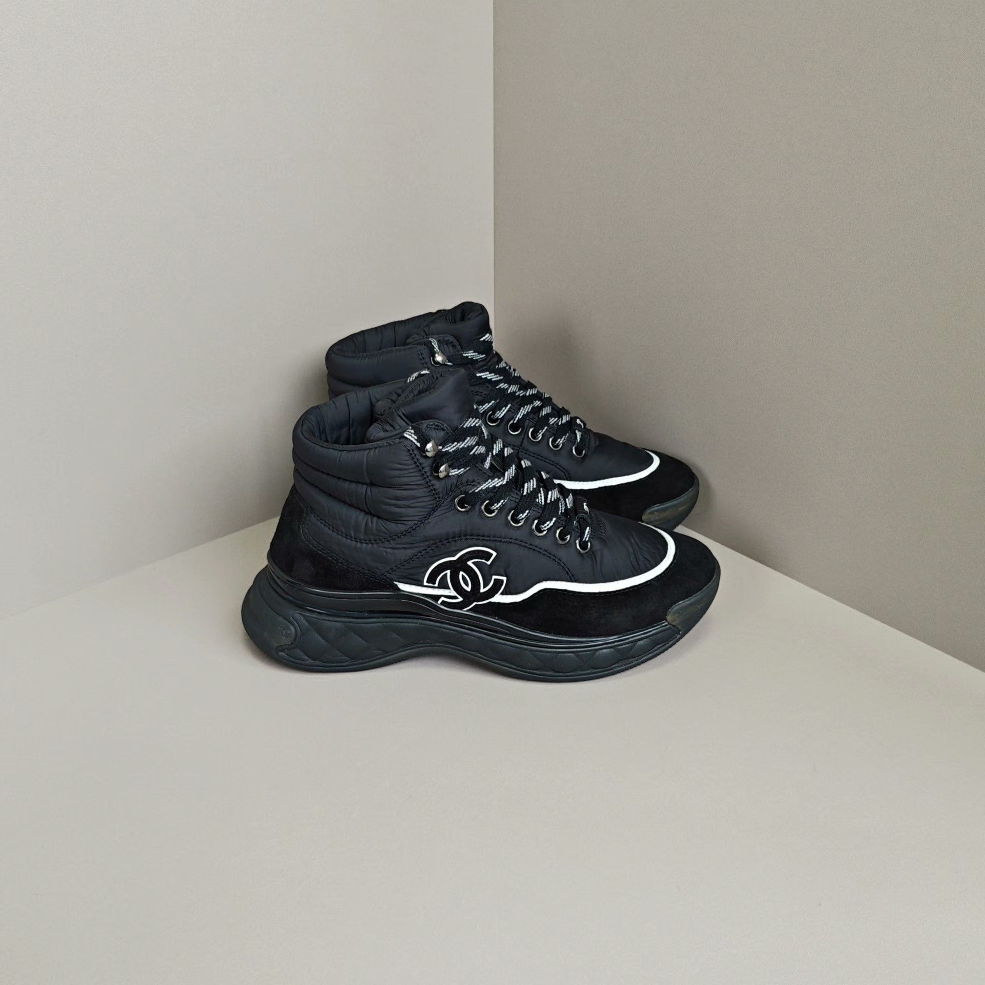 Chanel Chanel Casual Lowtop Sneakers us_6 Women Size US 6 / IT 36 - 4 Thumbnail