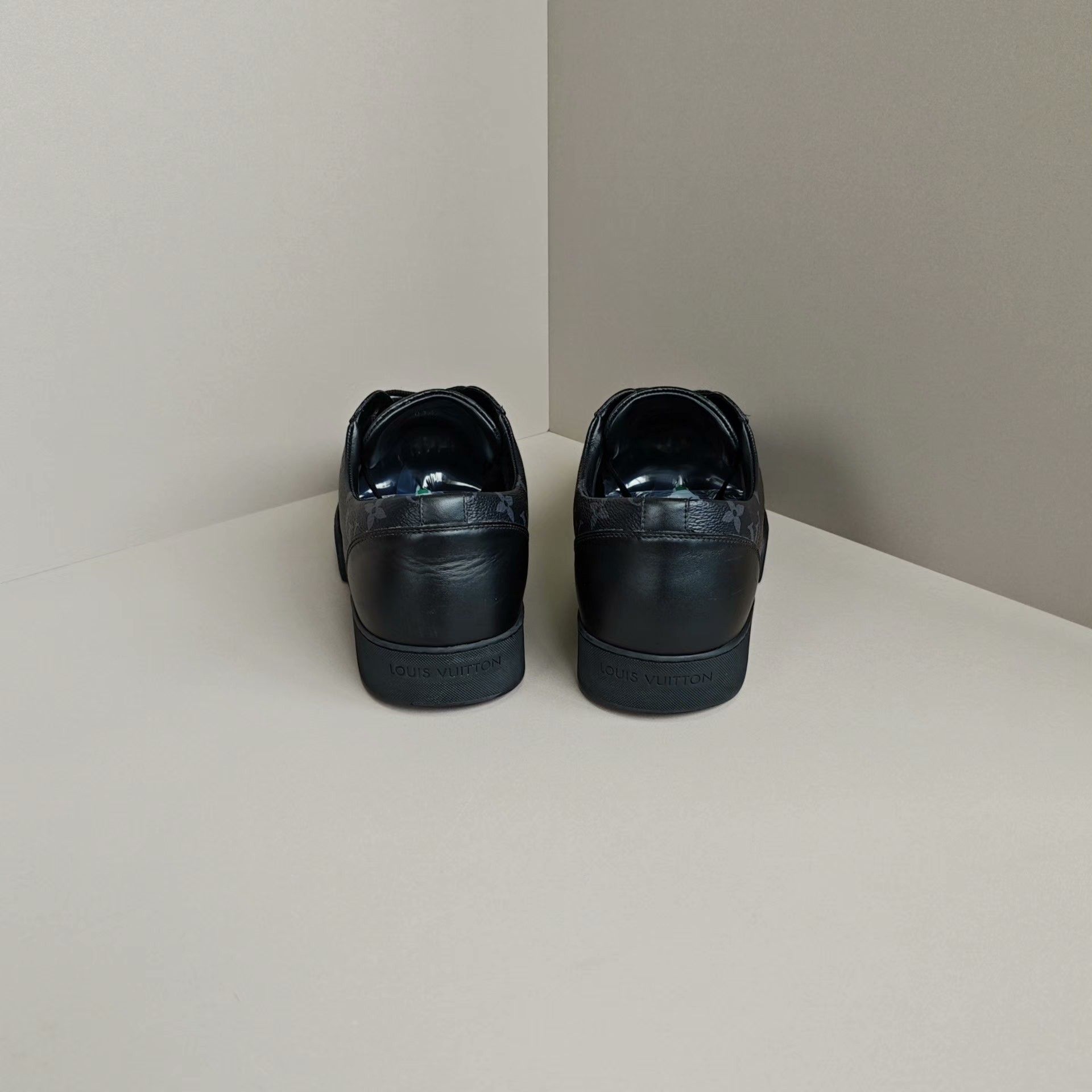 Louis Vuitton Louis Vuitton Lowtop Sneakers 10 Men Size US 10 / EU 43 - 3 Thumbnail