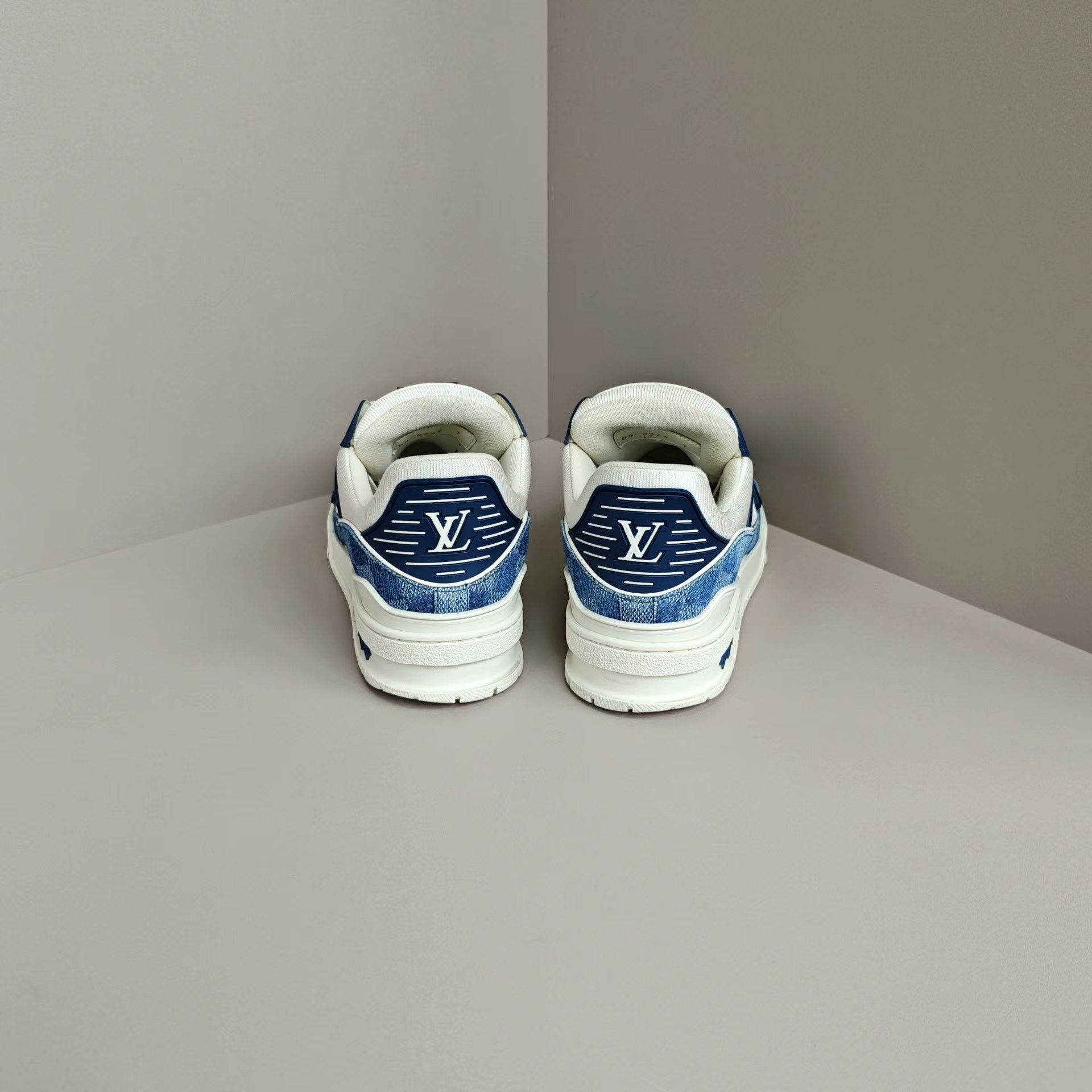 Louis Vuitton Louis Vuitton Training Blue Lowtop Sneakers 8 Men Size US 8 / EU 41 - 3 Thumbnail