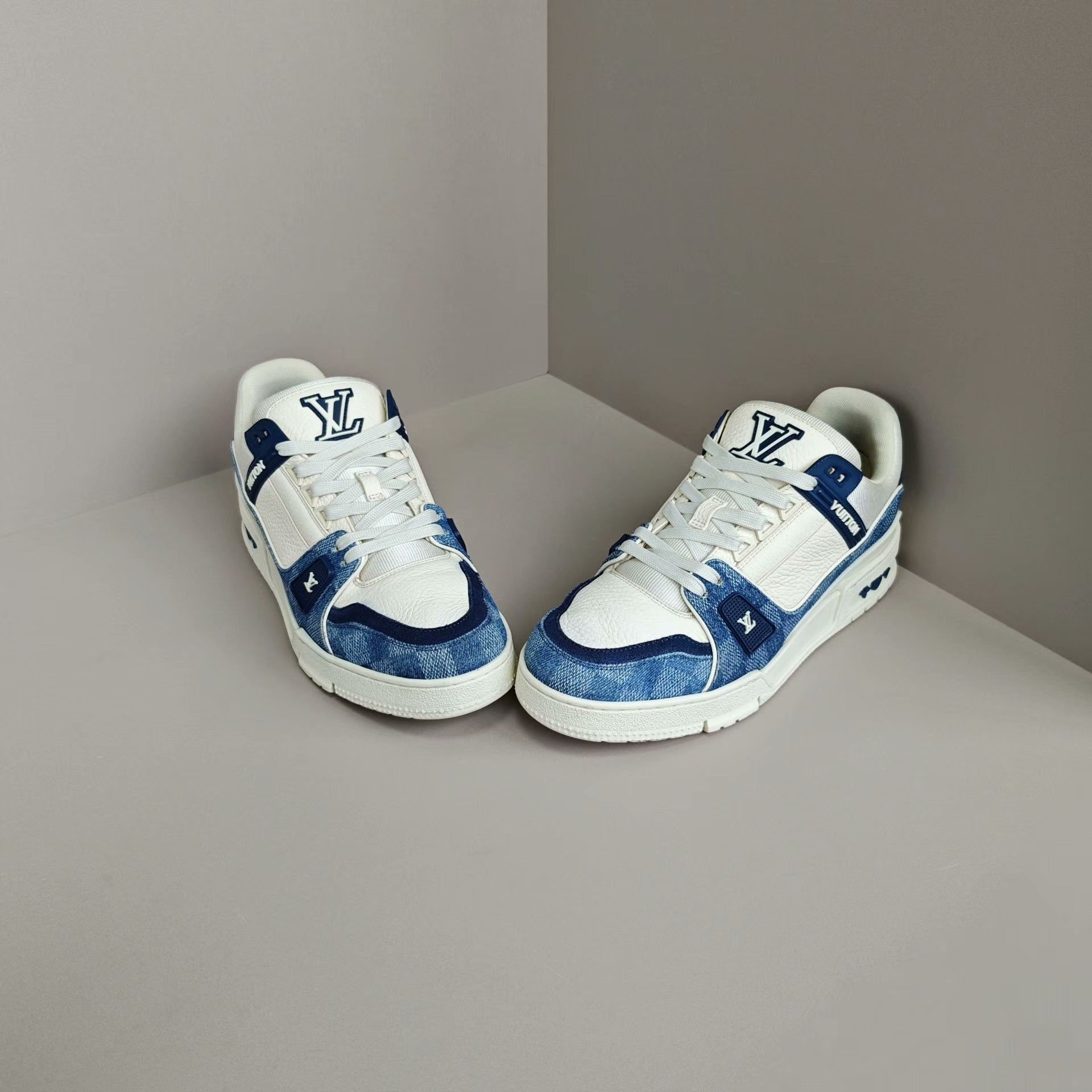 Louis Vuitton Louis Vuitton Training Blue Lowtop Sneakers 8 Men Size US 8 / EU 41 - 2 Thumbnail