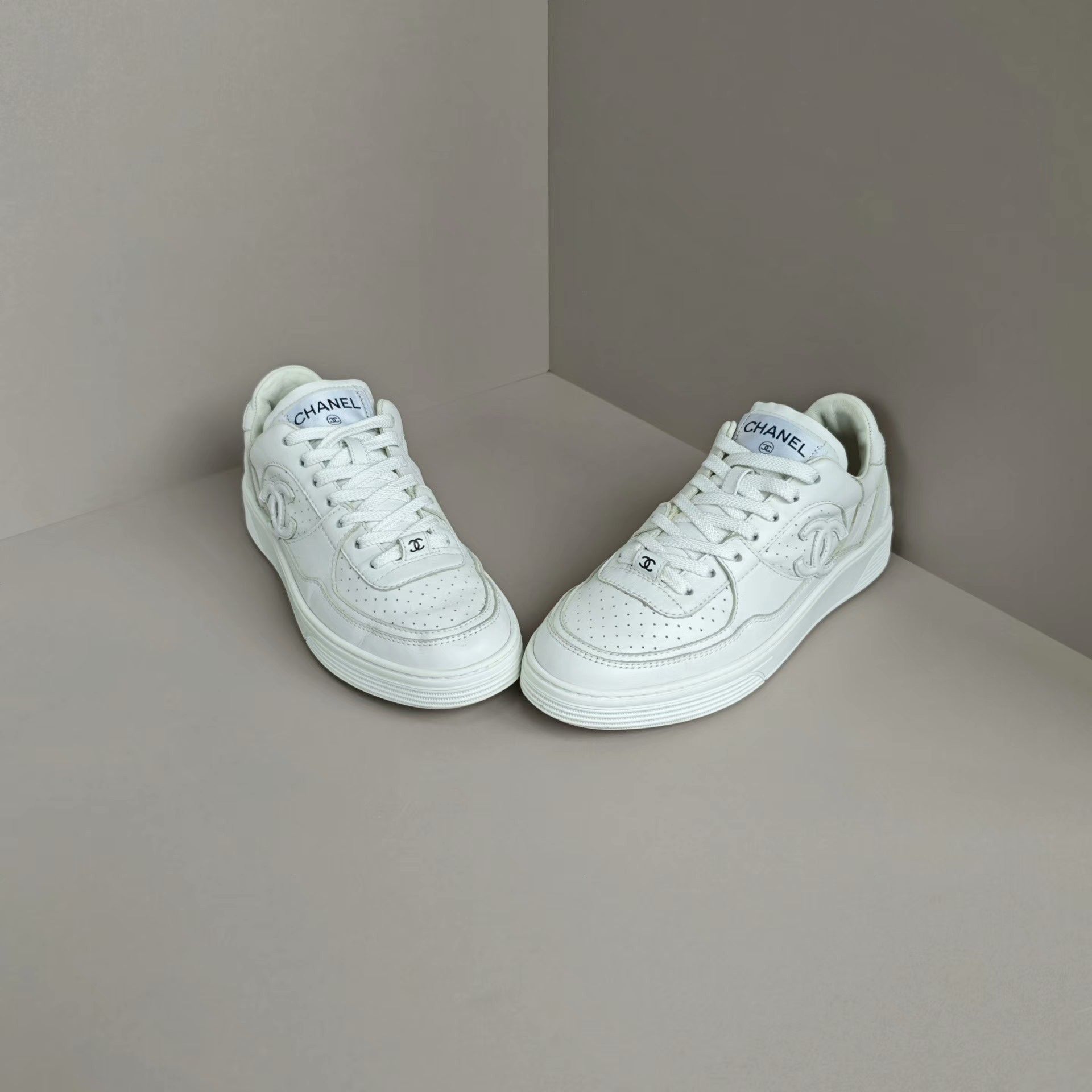 Chanel Chanel Lowtop Sneakers us_6 Women Size US 6 / IT 36 - 2 Thumbnail