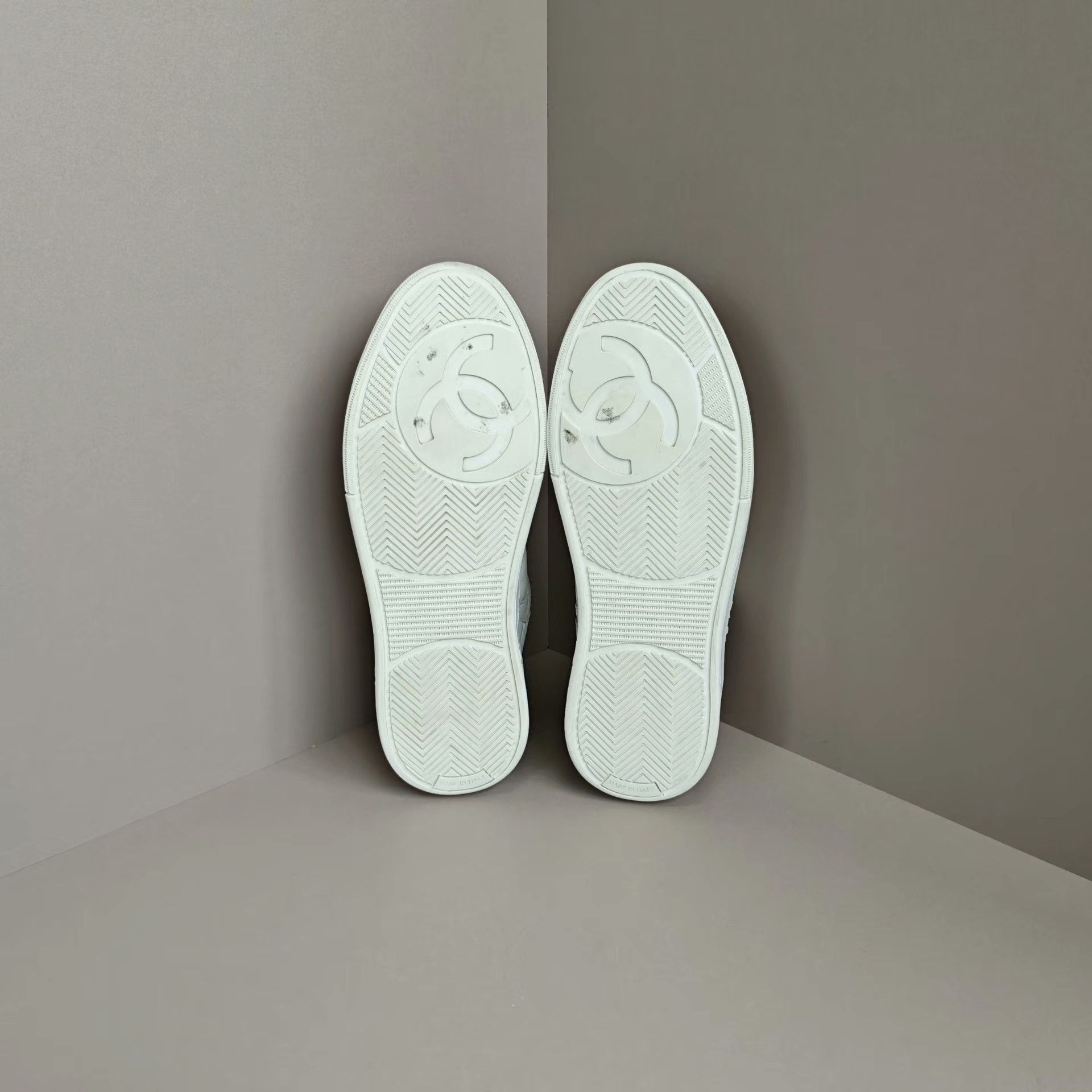Chanel Chanel Lowtop Sneakers us_6 Women Size US 6 / IT 36 - 5 Thumbnail