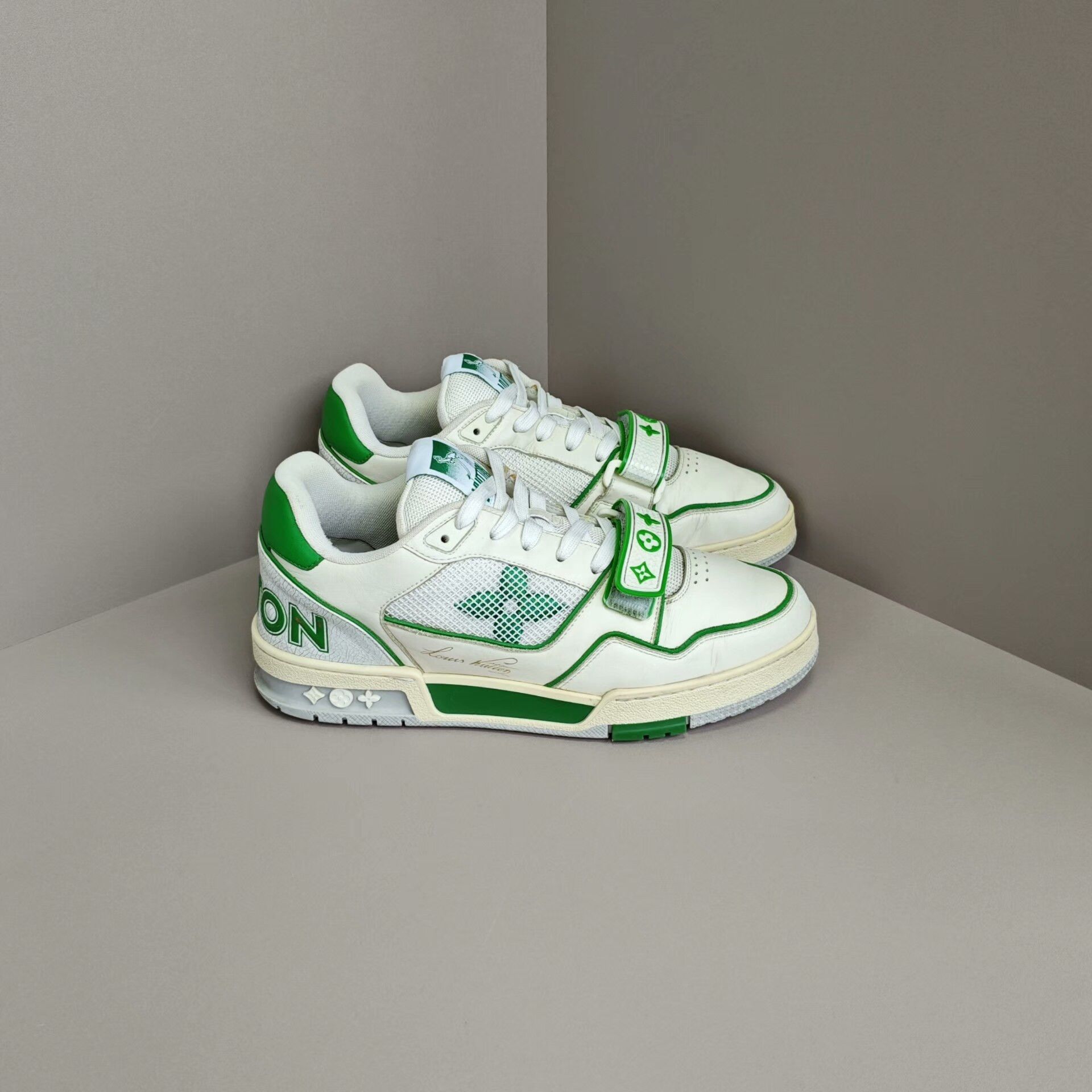 Louis Vuitton Louis Vuitton Training Green Lowtop Sneakers us_10 Women Size US 10 / IT 40 - 4 Thumbnail