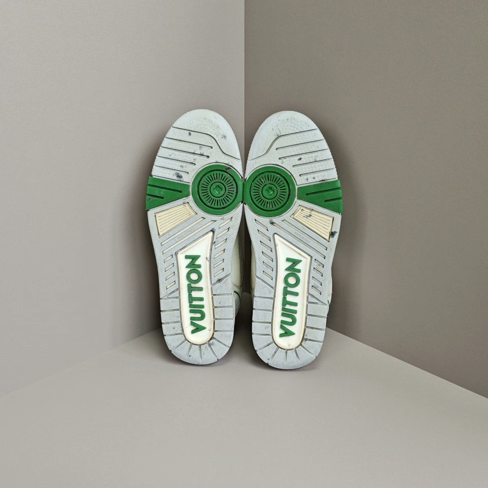 Louis Vuitton Louis Vuitton Training Green Lowtop Sneakers us_10 Women Size US 10 / IT 40 - 5 Thumbnail