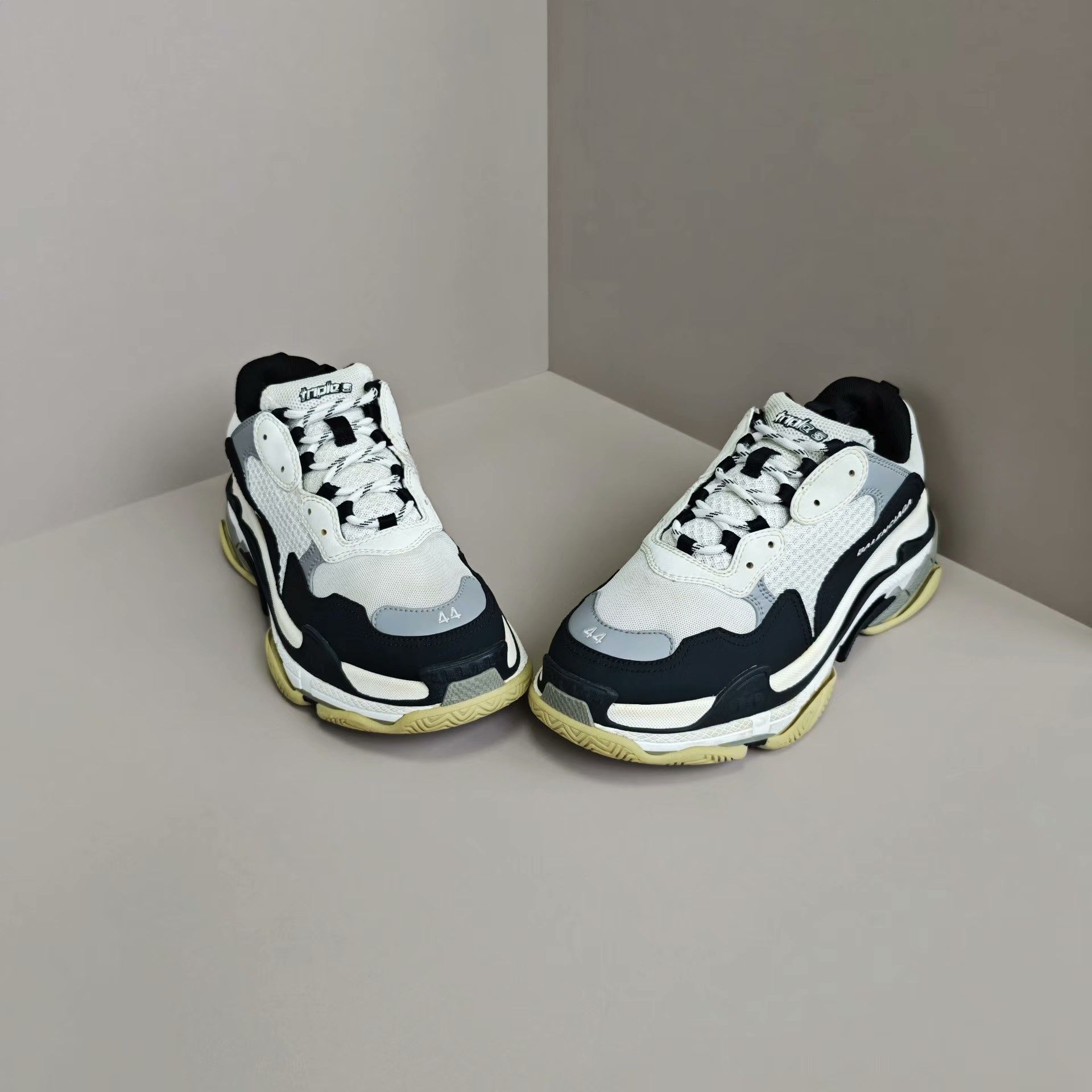 Balenciaga Balenciaga Lowtop Sneakers 11 Men Size US 11 / EU 44 - 2 Thumbnail