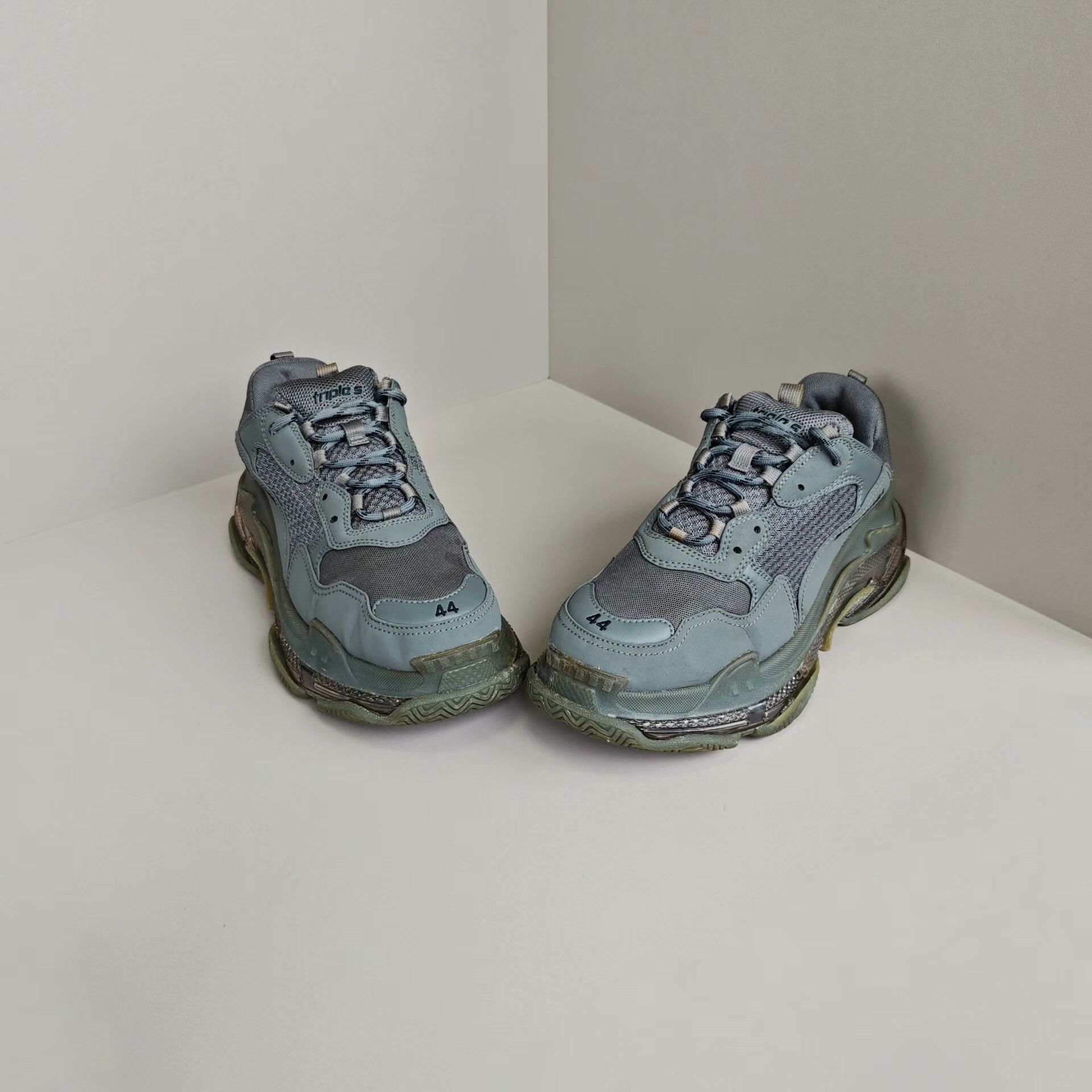 Balenciaga Balenciaga Lowtop Sneakers 11 Men Size US 11 / EU 44 - 2 Thumbnail