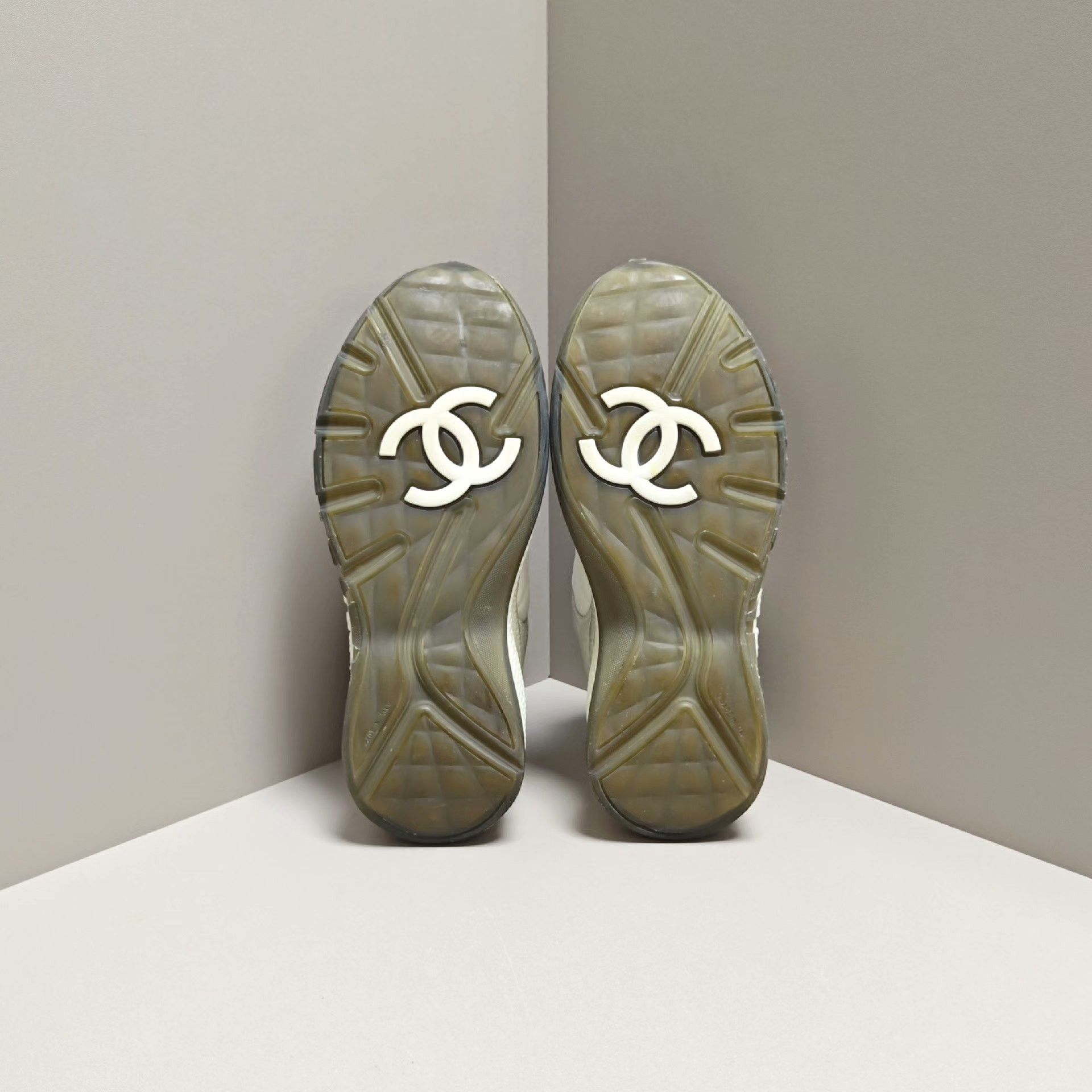 Chanel Chanel Casual Multi Lowtop Sneakers us_6 Women Size US 6 / IT 36 - 5 Thumbnail