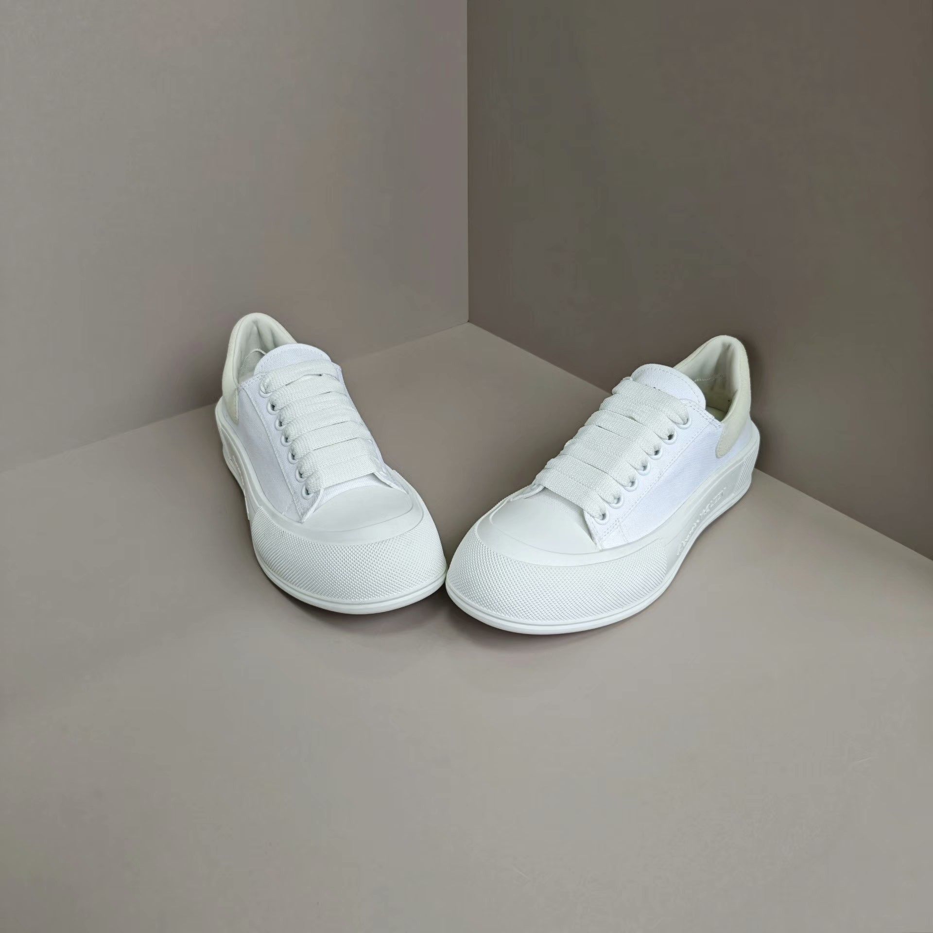 Alexander McQueen Alexander McQueen Lowtop Sneakers 7 Men Size US 7 / EU 40 - 2 Thumbnail