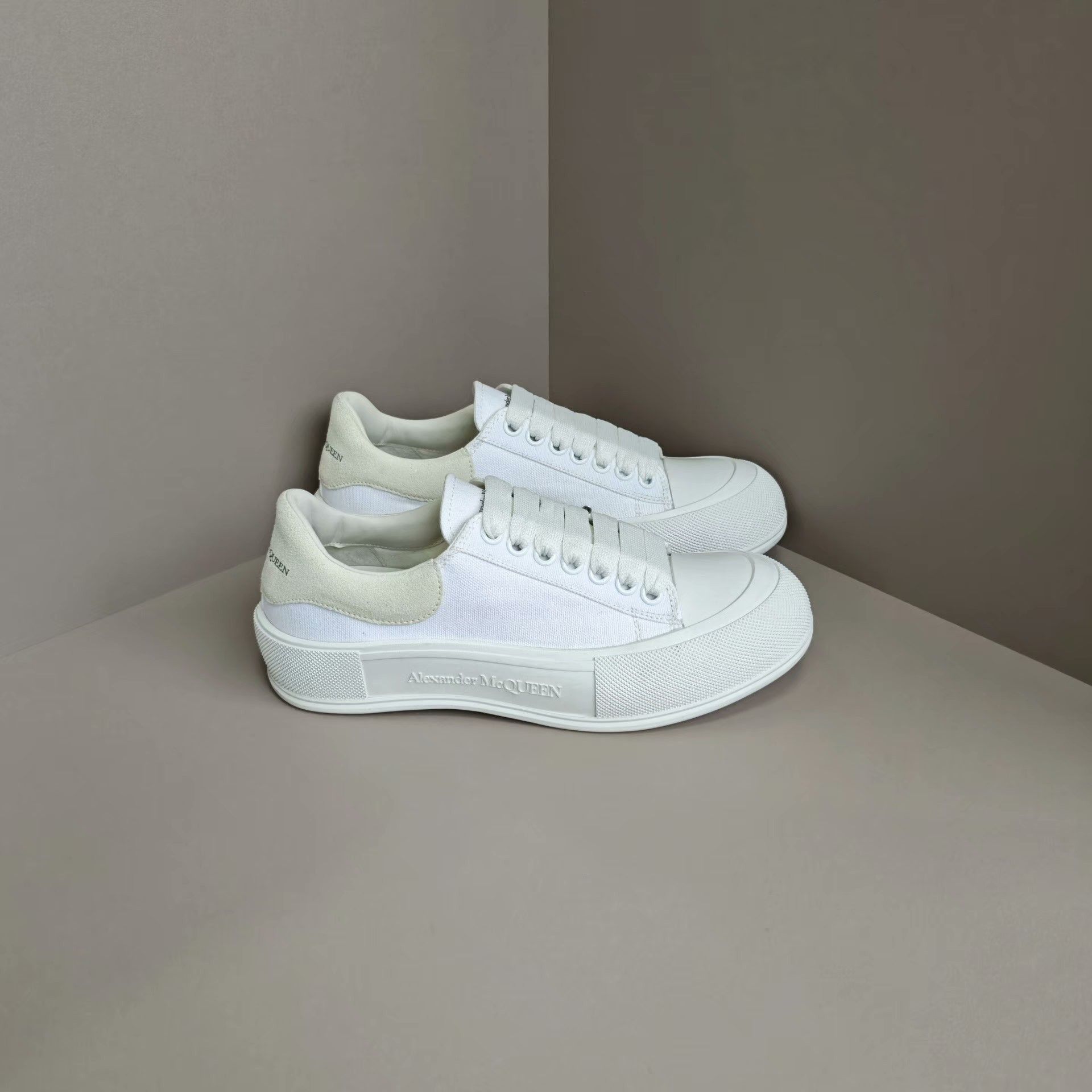 Alexander McQueen Alexander McQueen Lowtop Sneakers 7 Men Size US 7 / EU 40 - 4 Thumbnail