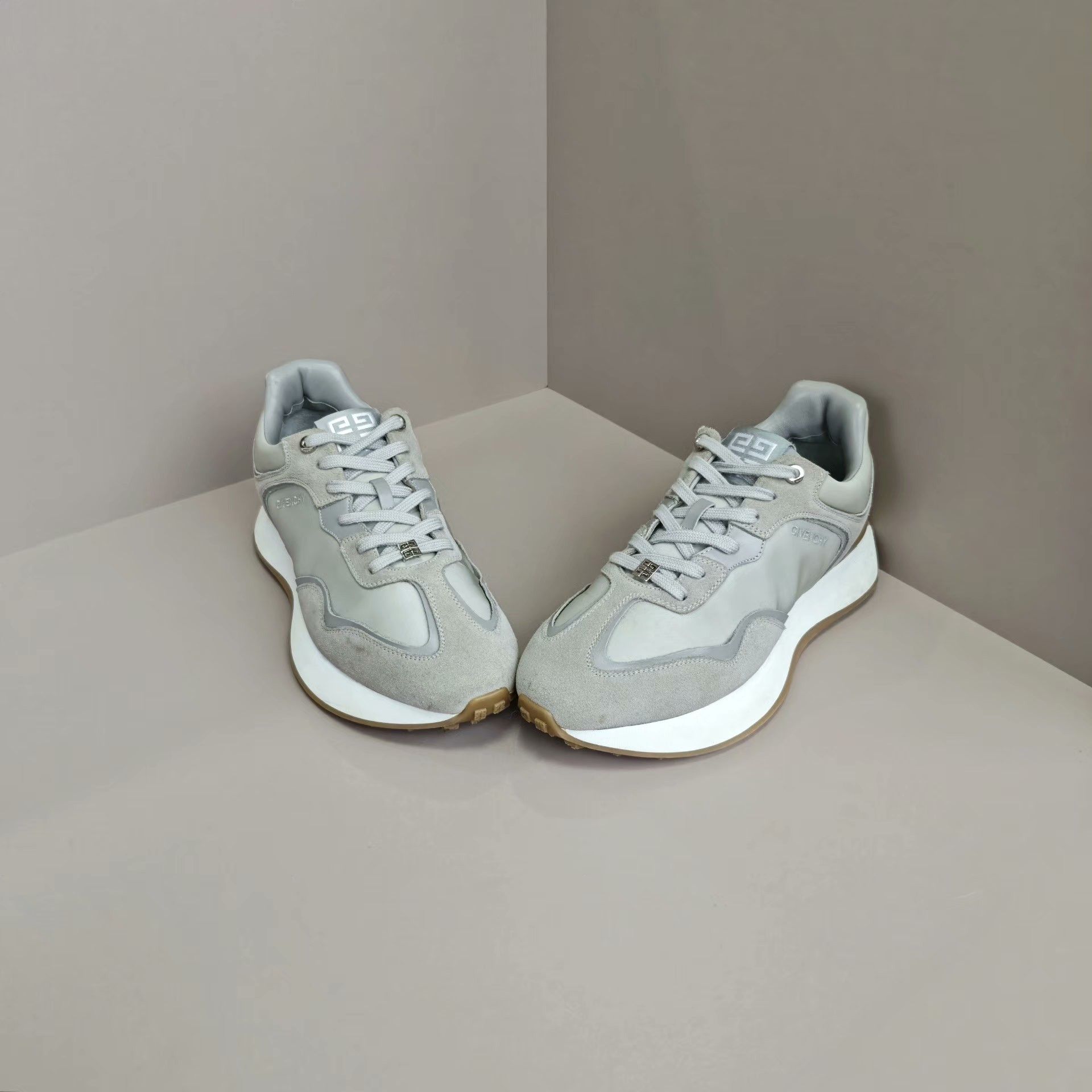 Givenchy Givenchy Casual Lowtop Sneakers 8 Men Size US 8 / EU 41 - 2 Thumbnail