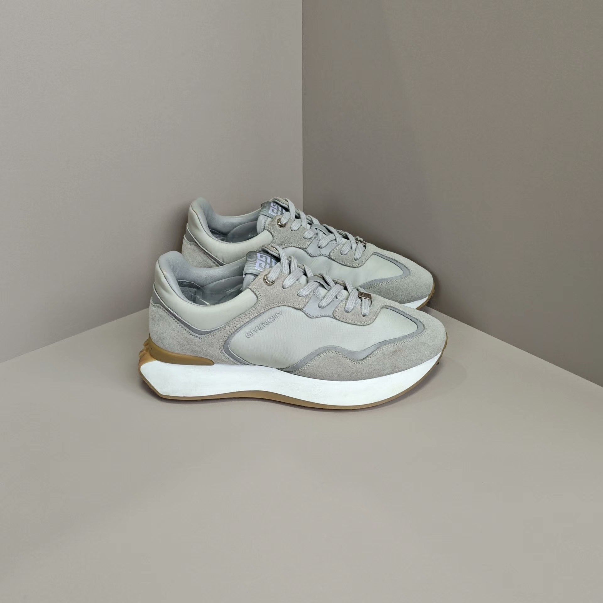 Givenchy Givenchy Casual Lowtop Sneakers 8 Men Size US 8 / EU 41 - 4 Thumbnail