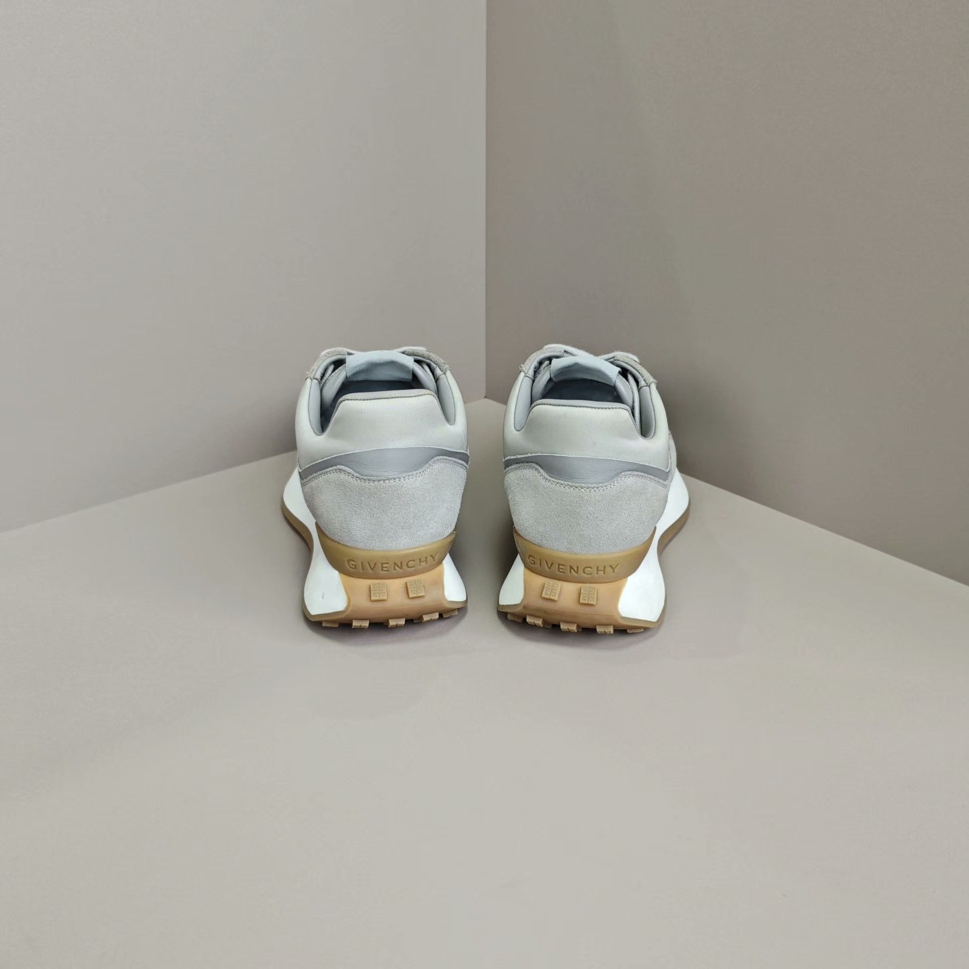 Givenchy Givenchy Casual Lowtop Sneakers 8 Men Size US 8 / EU 41 - 3 Thumbnail