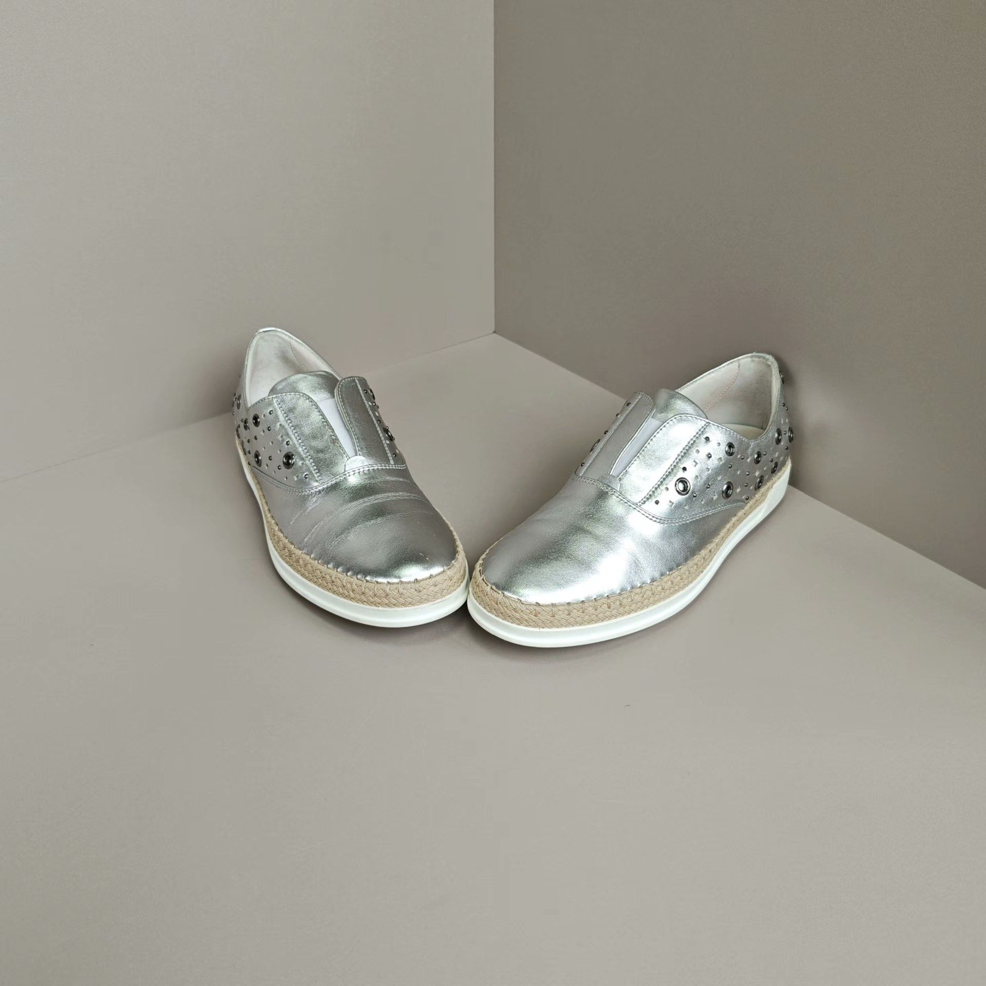 Tod's Tod's Lowtop Sneakers us_6 Women Size US 6 / IT 36 - 2 Thumbnail