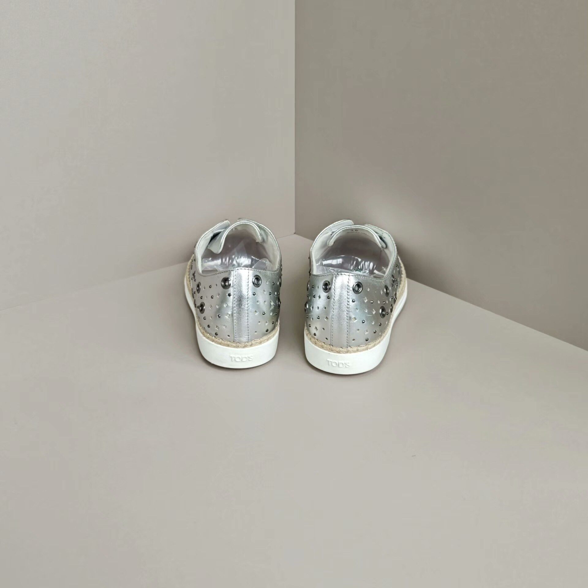 Tod's Tod's Lowtop Sneakers us_6 Women Size US 6 / IT 36 - 3 Thumbnail