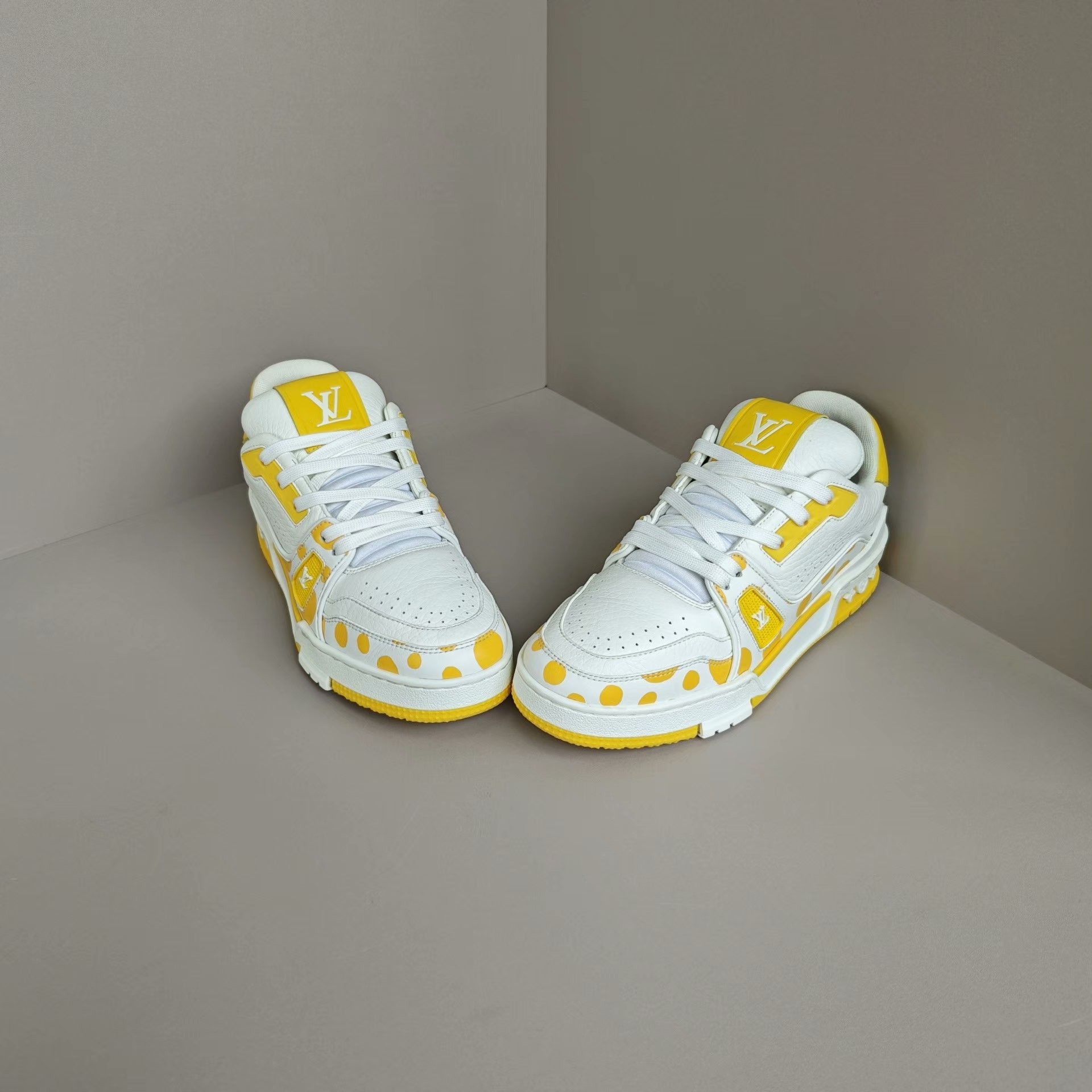 Louis Vuitton Louis Vuitton Training Yellow Lowtop Sneakers us_7 Women Size US 7 / IT 37 - 2 Thumbnail