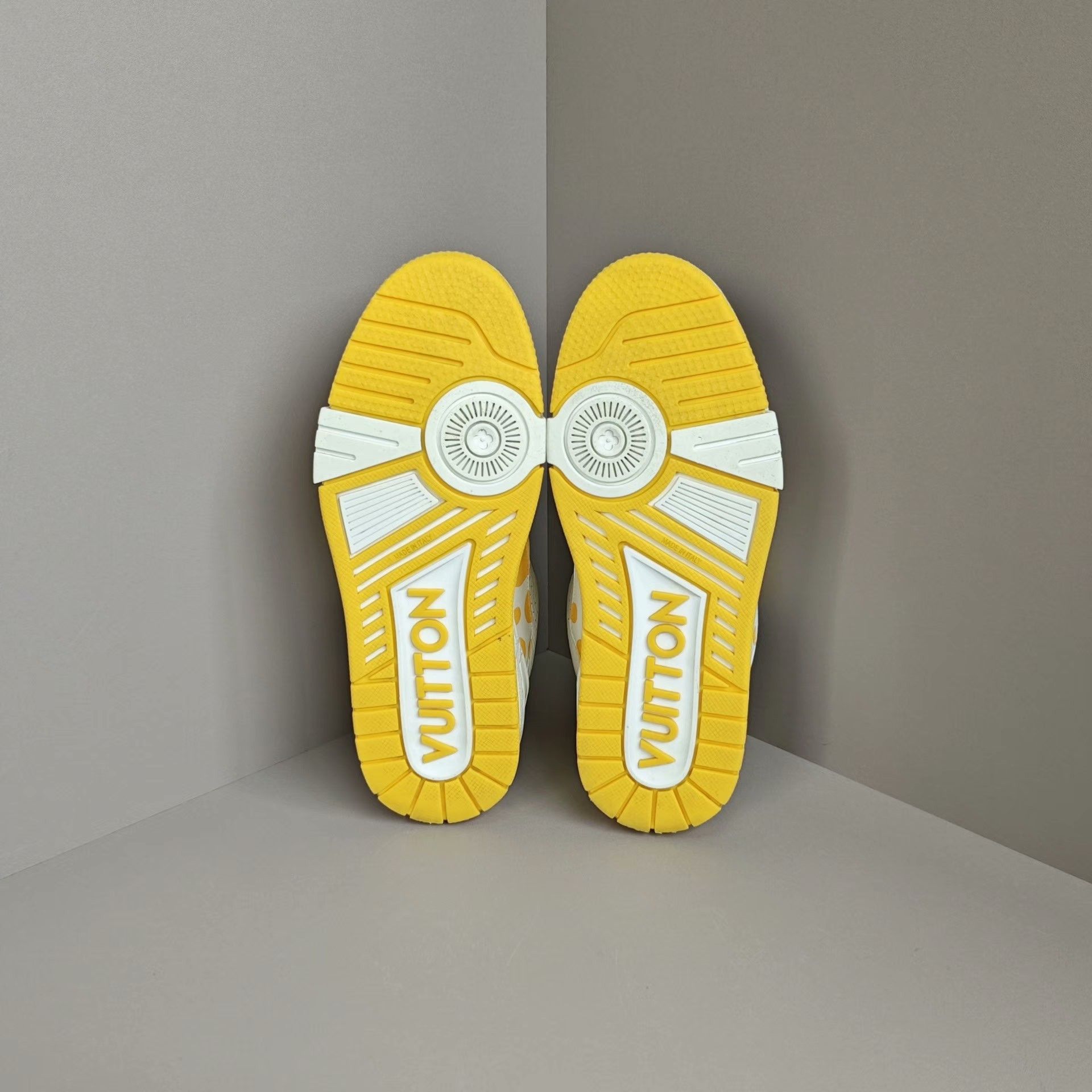 Louis Vuitton Louis Vuitton Training Yellow Lowtop Sneakers us_7 Women Size US 7 / IT 37 - 5 Thumbnail