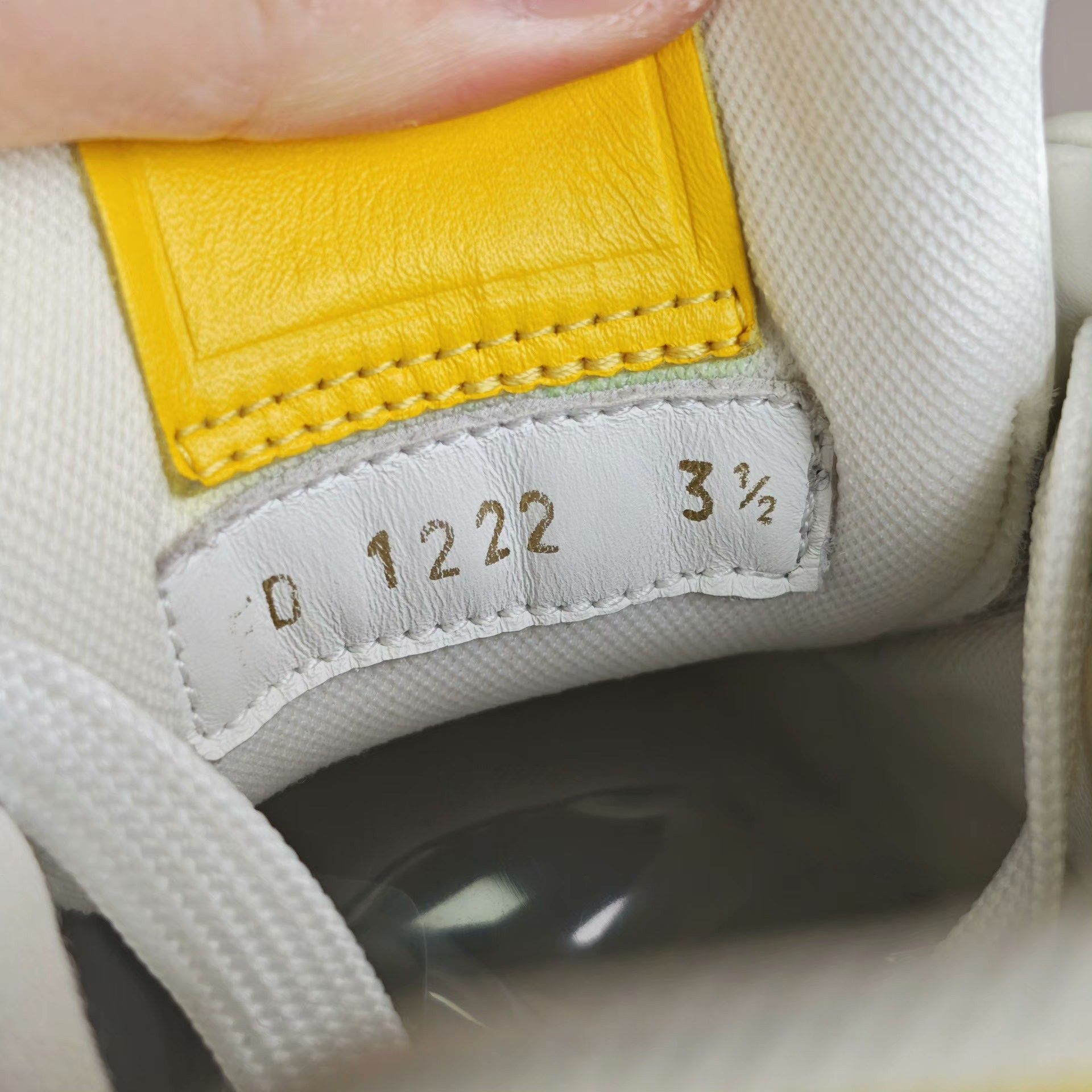 Louis Vuitton Louis Vuitton Training Yellow Lowtop Sneakers us_7 Women Size US 7 / IT 37 - 6 Thumbnail