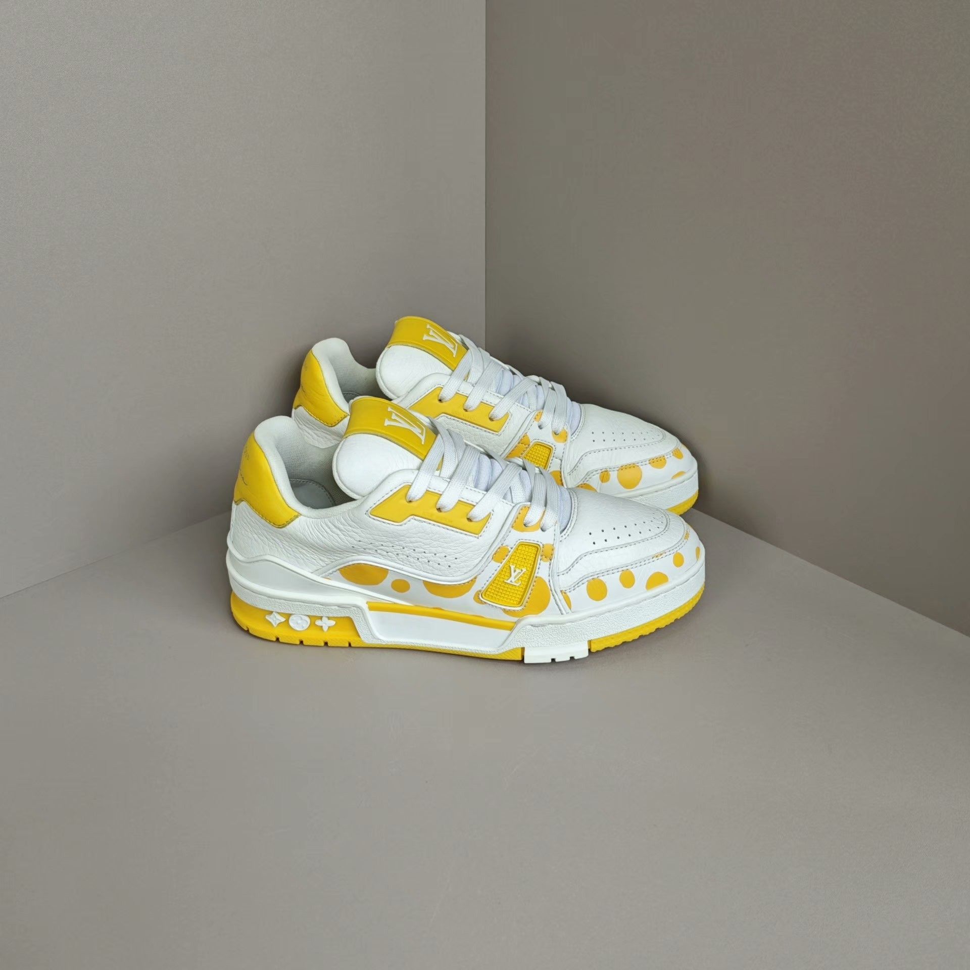 Louis Vuitton Louis Vuitton Training Yellow Lowtop Sneakers us_7 Women Size US 7 / IT 37 - 4 Thumbnail
