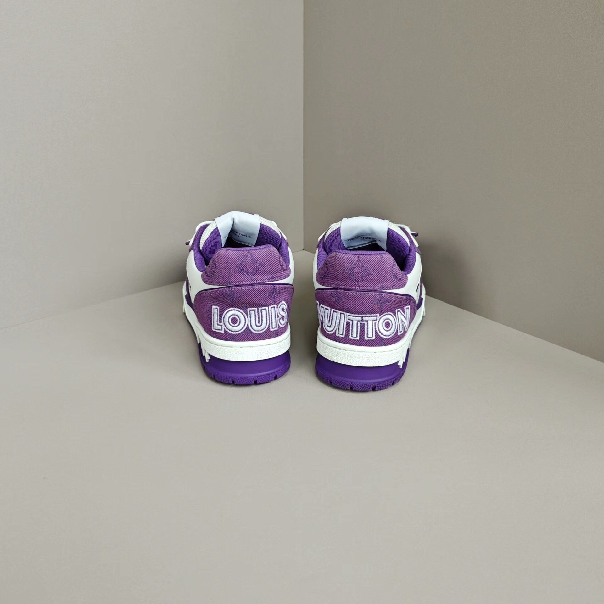 Louis Vuitton Louis Vuitton Training White Lowtop Sneakers us_7 Women Size US 7 / IT 37 - 3 Thumbnail