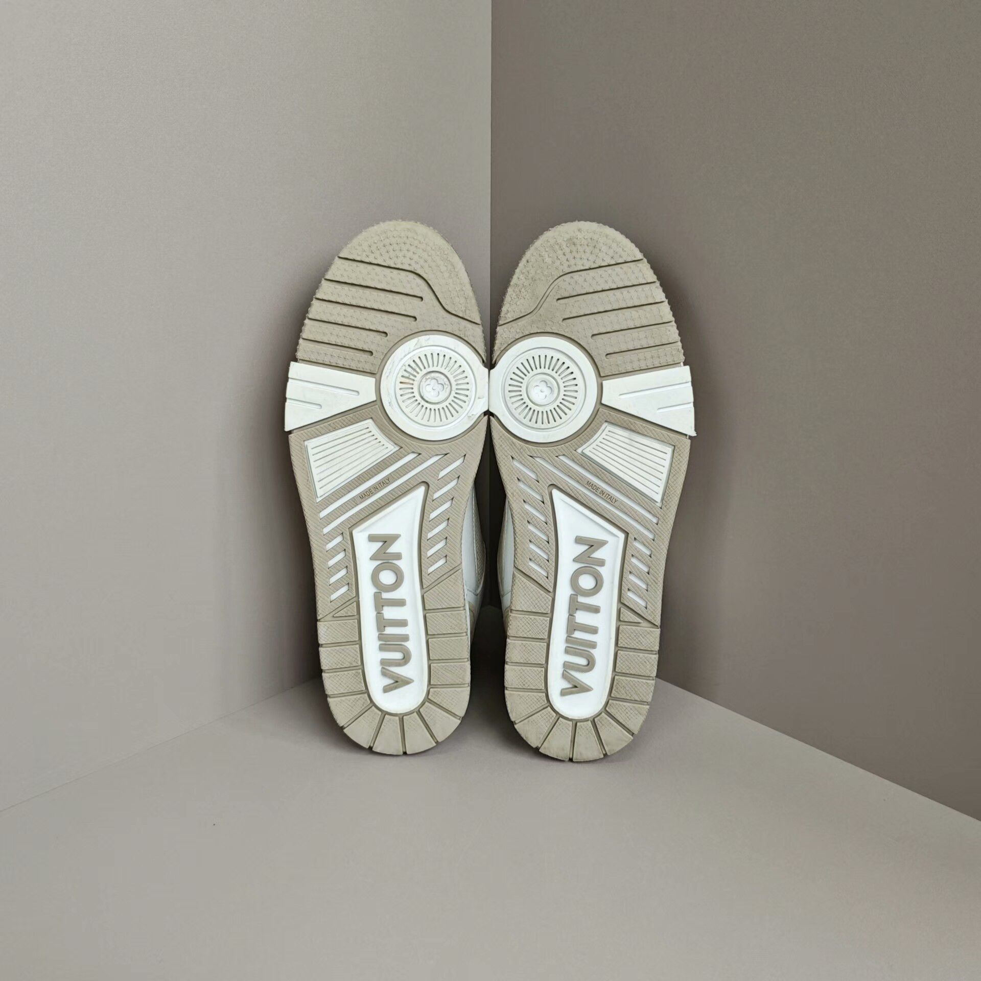 Louis Vuitton Louis Vuitton Training Beige Lowtop Sneakers 8 Men Size US 8 / EU 41 - 5 Thumbnail