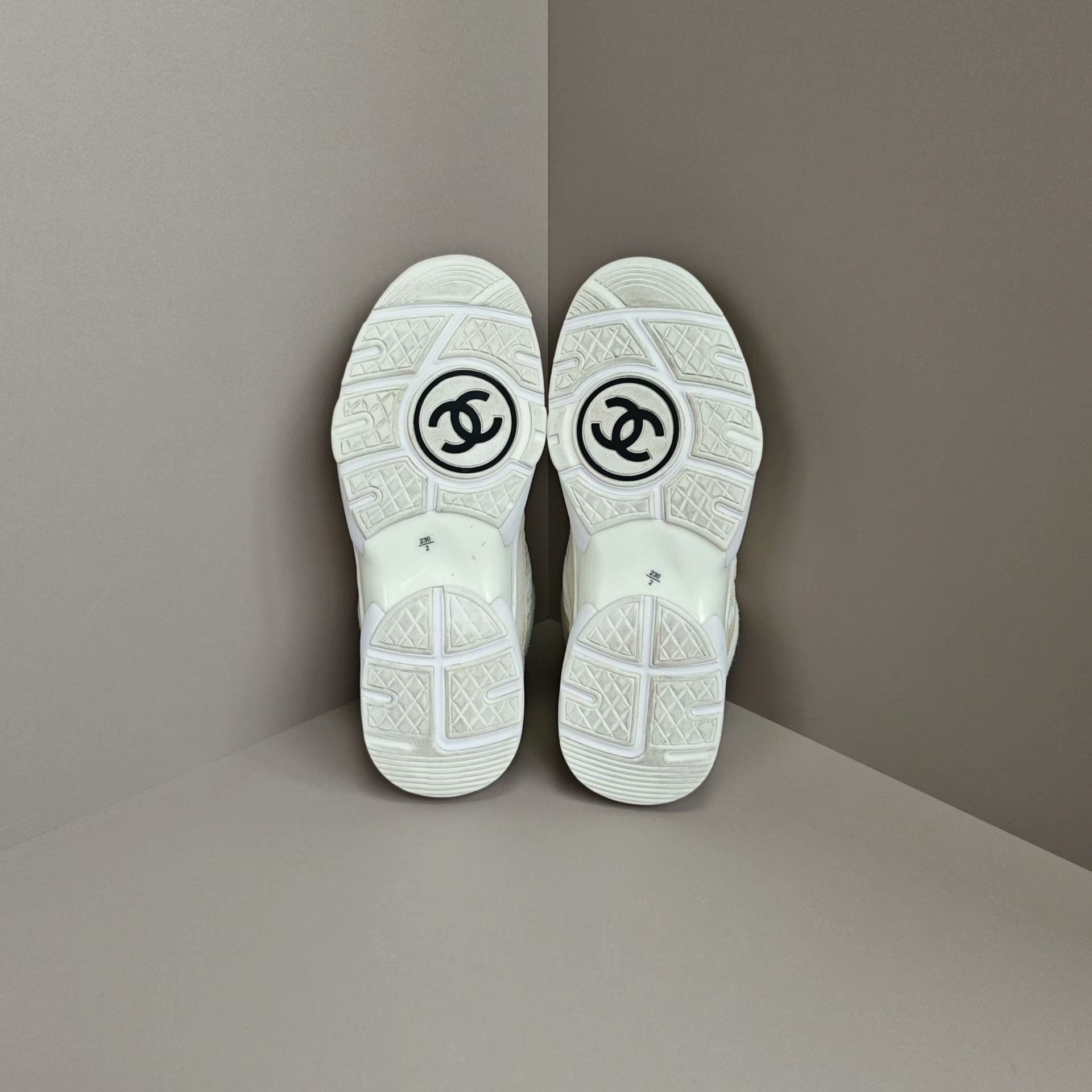 Chanel Chanel Casual Lowtop Sneakers us_6 Women Size US 6 / IT 36 - 5 Thumbnail
