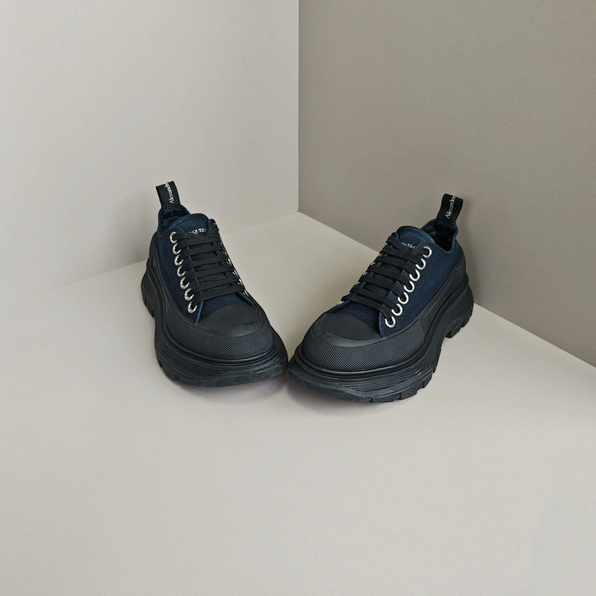 Alexander McQueen Alexander McQueen Lowtop Sneakers us_6 Women Size US 6 / IT 36 - 2 Thumbnail
