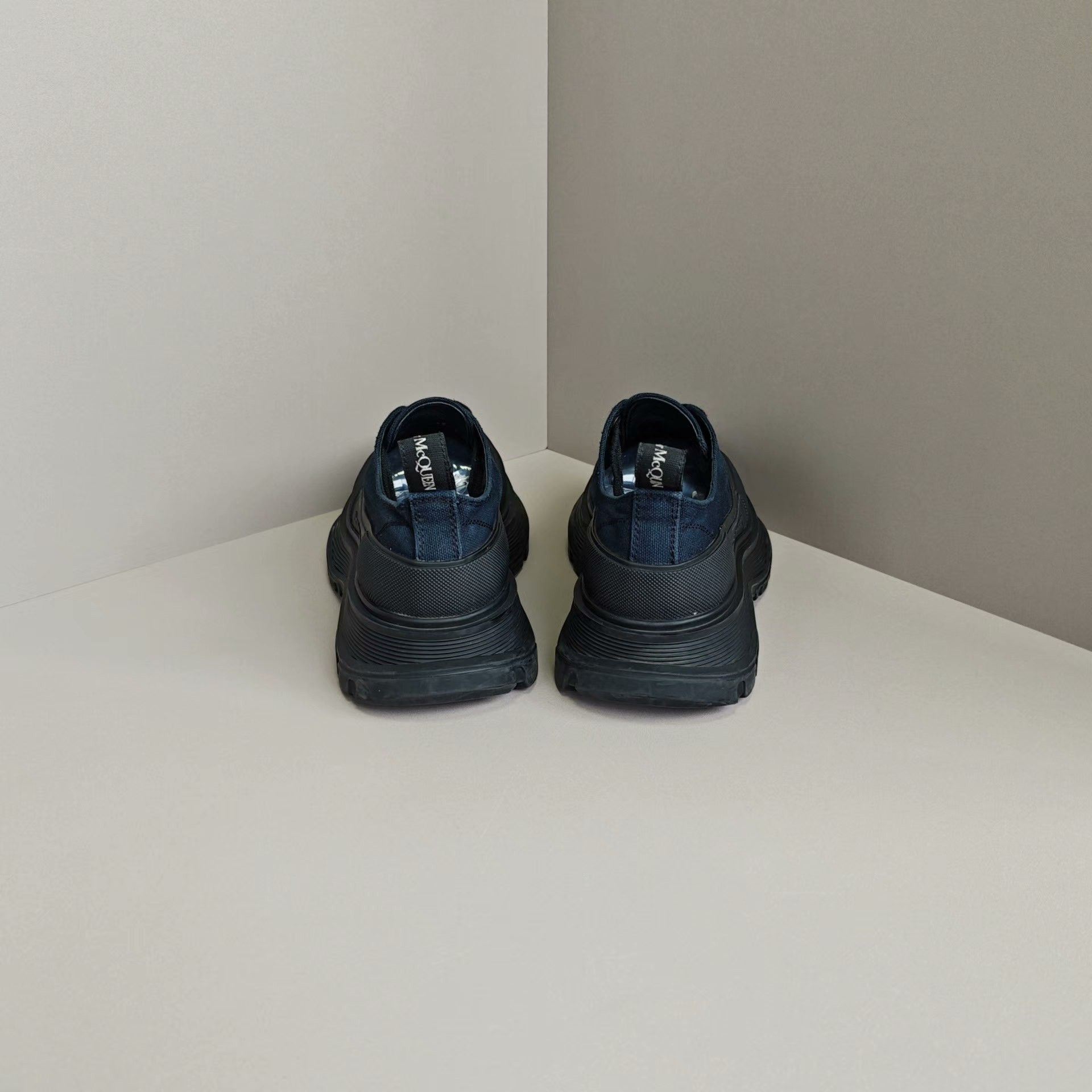 Alexander McQueen Alexander McQueen Lowtop Sneakers us_6 Women Size US 6 / IT 36 - 3 Thumbnail