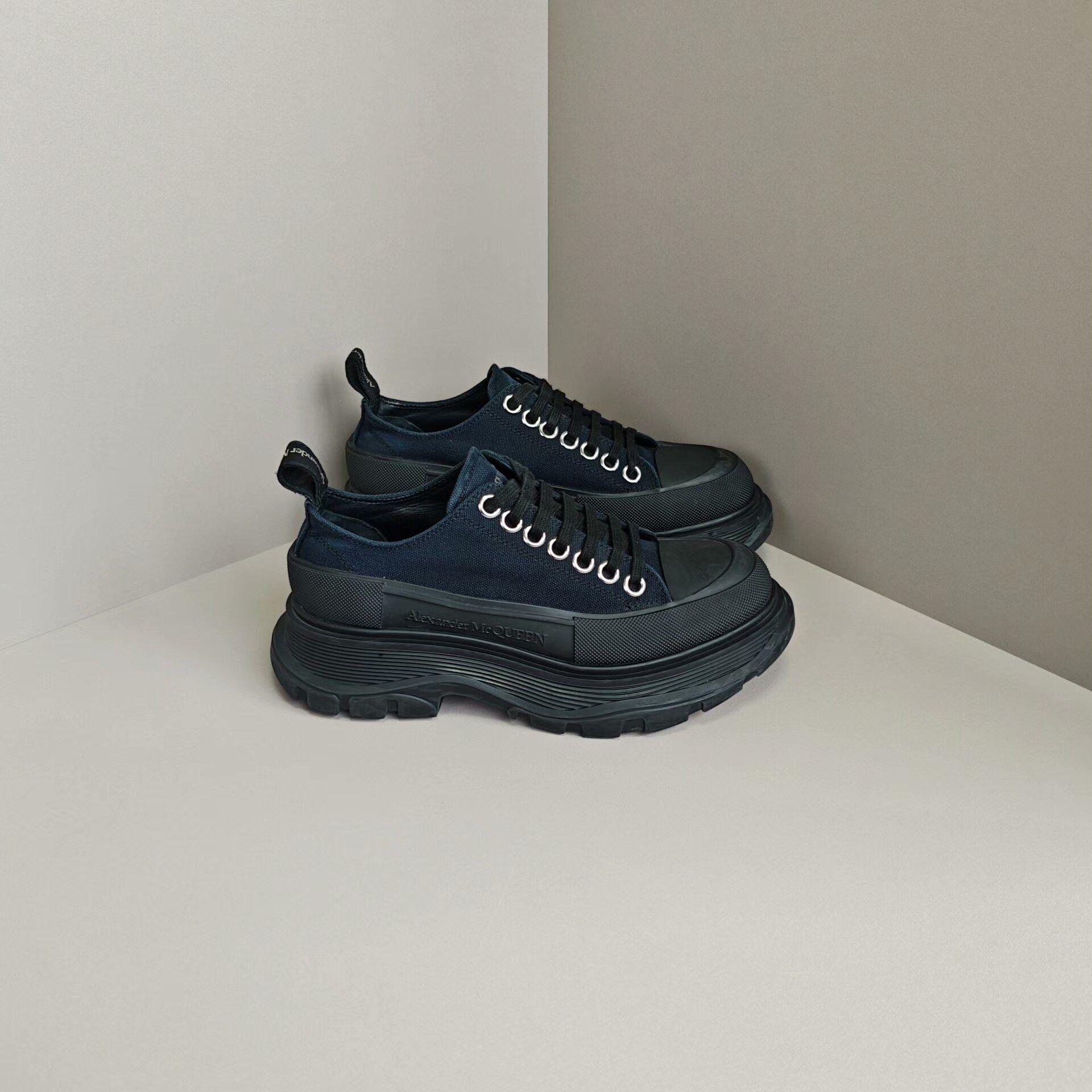 Alexander McQueen Alexander McQueen Lowtop Sneakers us_6 Women Size US 6 / IT 36 - 4 Thumbnail