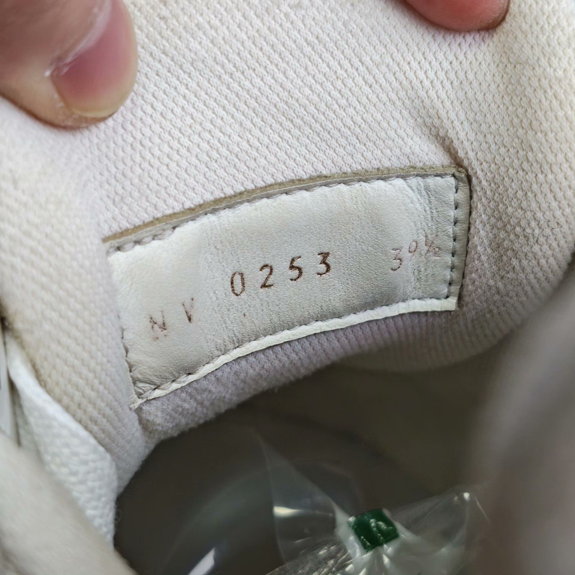 Louis Vuitton Louis Vuitton Training White Lowtop Sneakers 6 Men Size US 6 / EU 39 - 6 Thumbnail