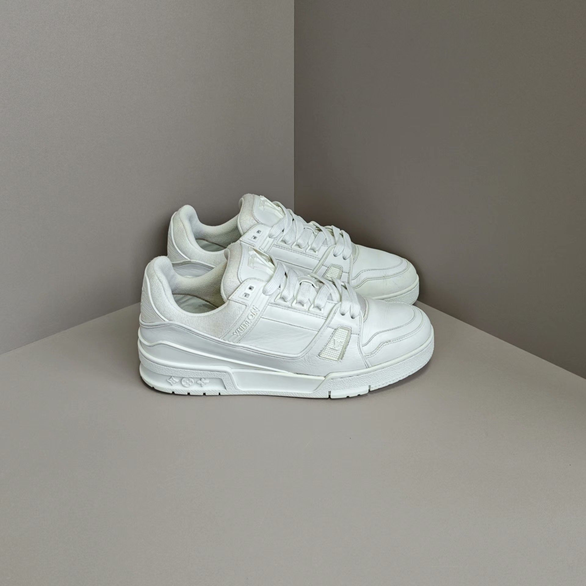 Louis Vuitton Louis Vuitton Training White Lowtop Sneakers 6 Men Size US 6 / EU 39 - 4 Thumbnail