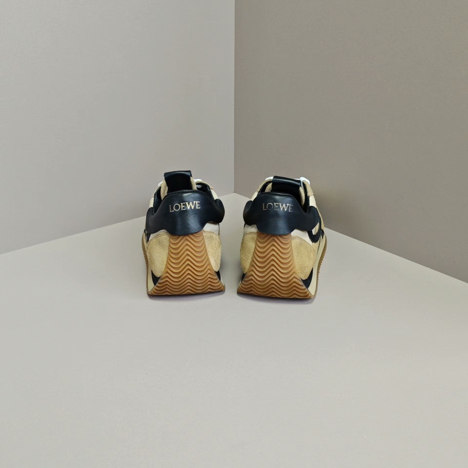 Loewe Loewe Running Lowtop Sneakers us_8 Women Size US 8 / IT 38 - 3 Thumbnail