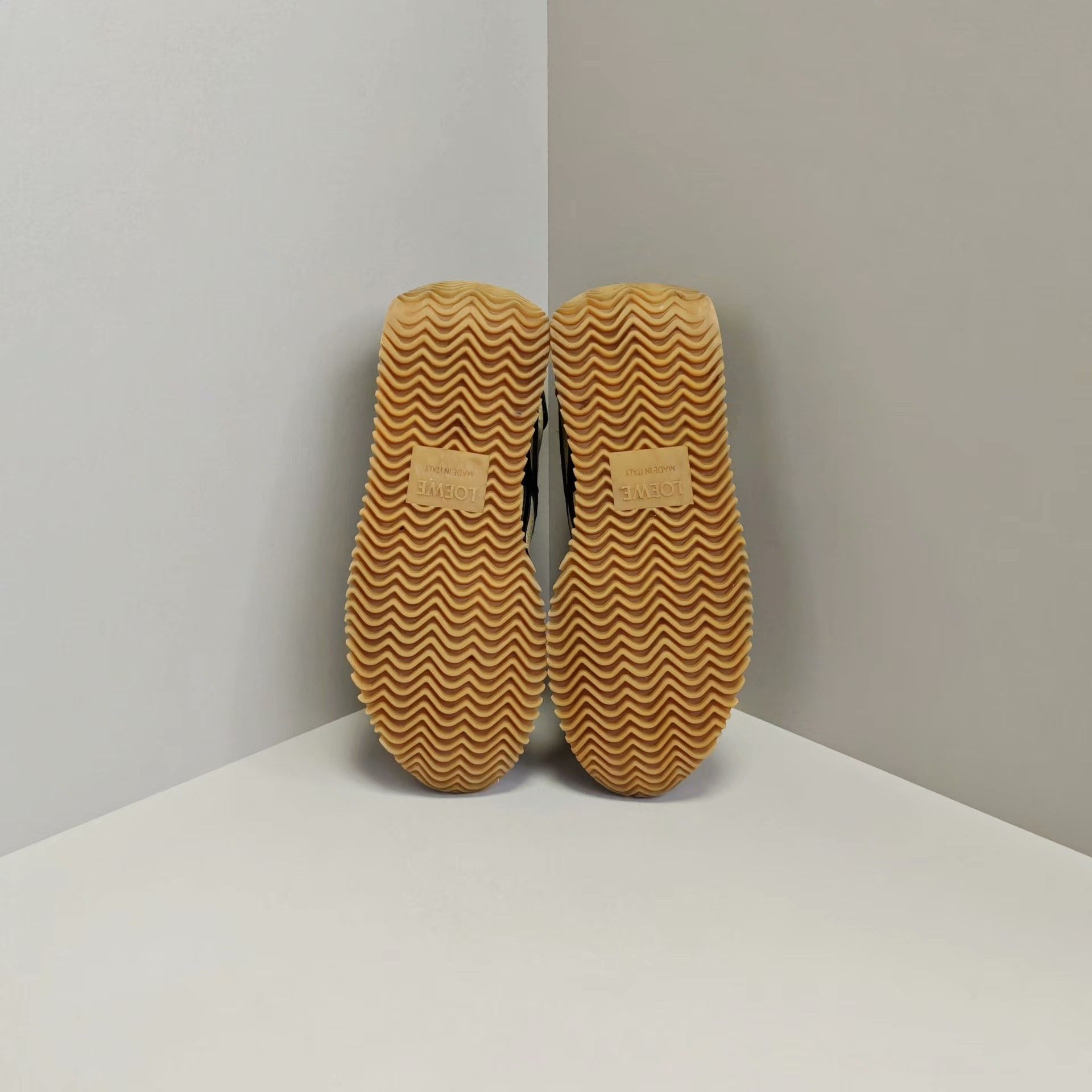 Loewe Loewe Running Lowtop Sneakers us_8 Women Size US 8 / IT 38 - 5 Thumbnail