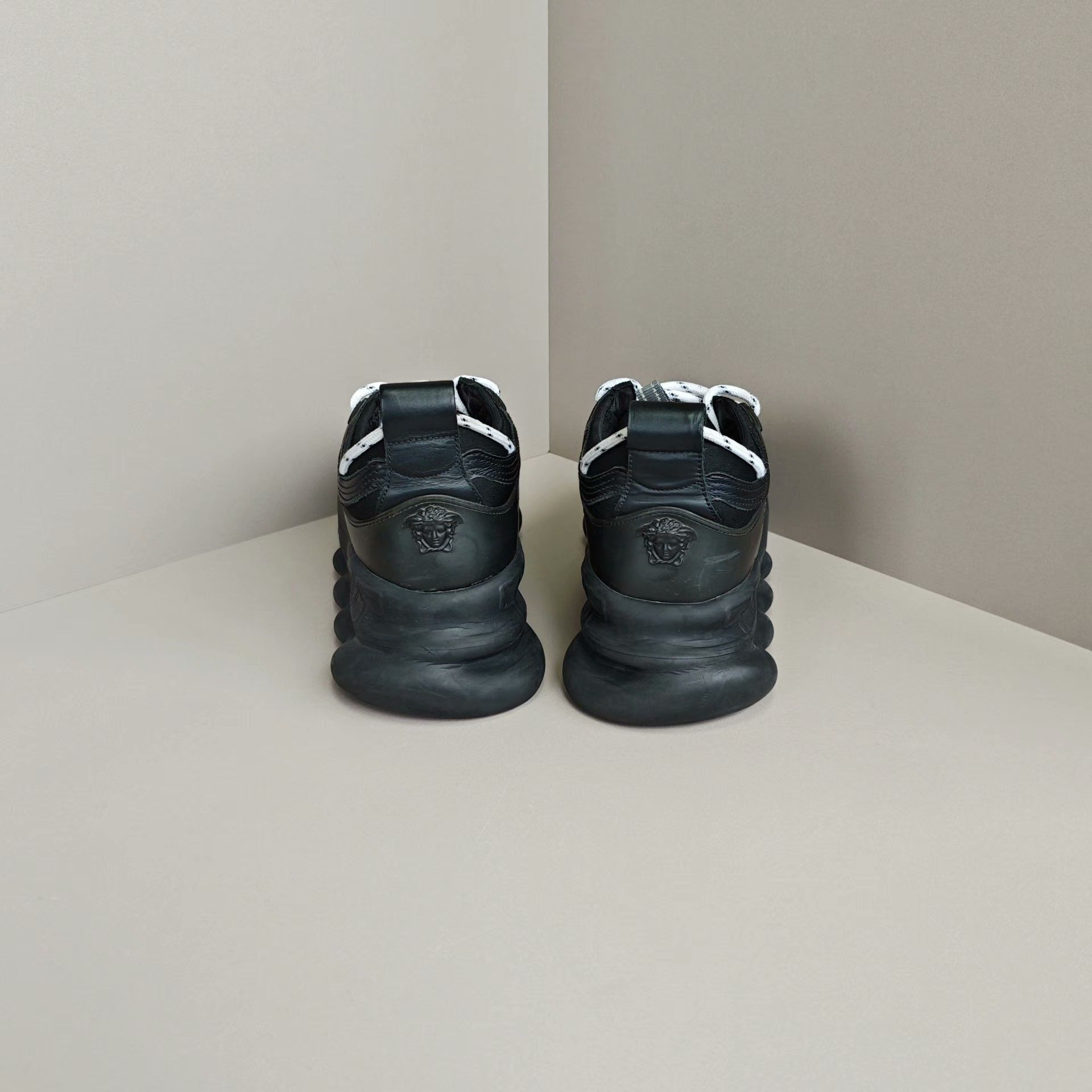 Versace Versace Lowtop Sneakers 6 Men Size US 6 / EU 39 - 3 Thumbnail