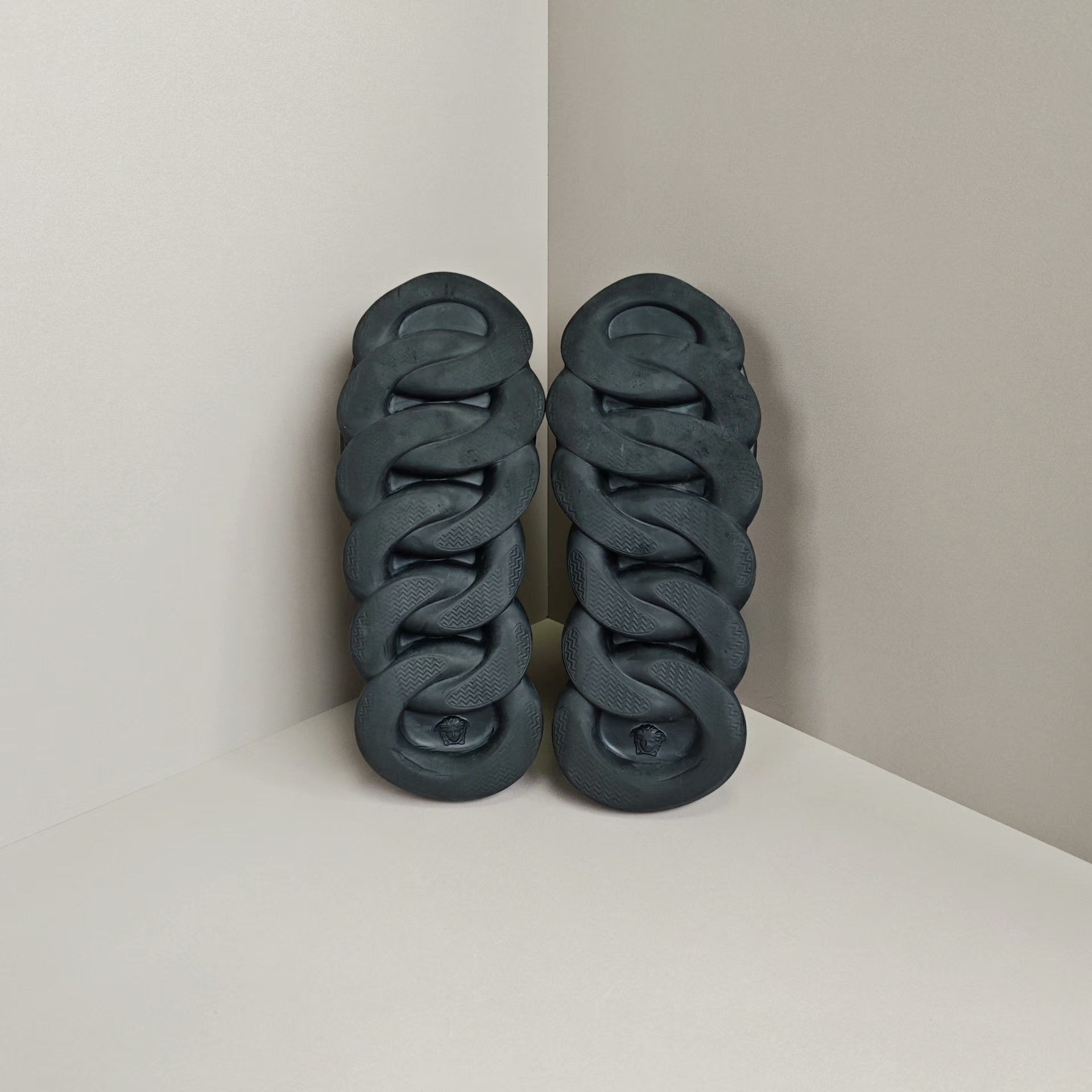 Versace Versace Lowtop Sneakers 6 Men Size US 6 / EU 39 - 5 Thumbnail