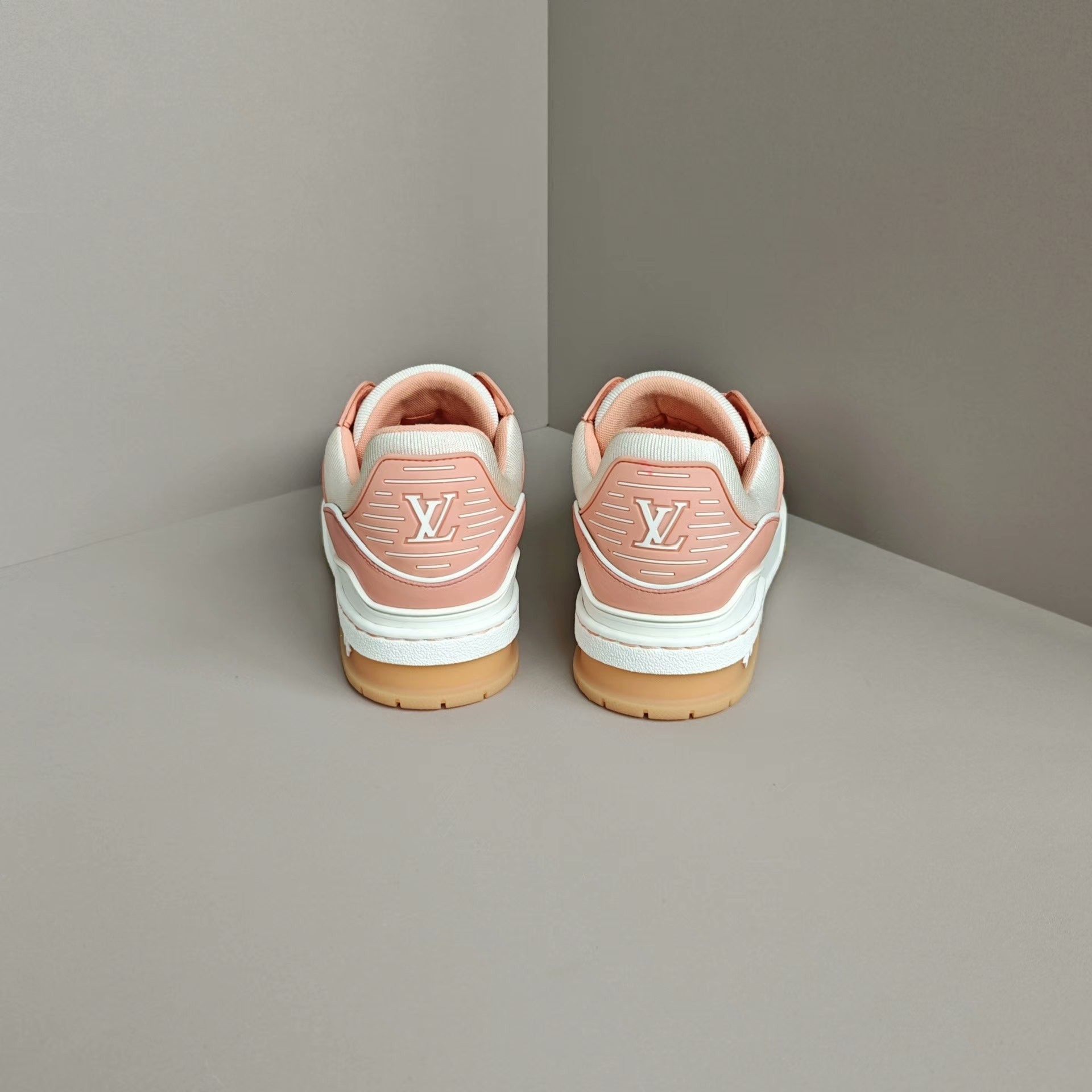 Louis Vuitton Louis Vuitton Training Pink Lowtop Sneakers 8 Men Size US 8 / EU 41 - 3 Thumbnail