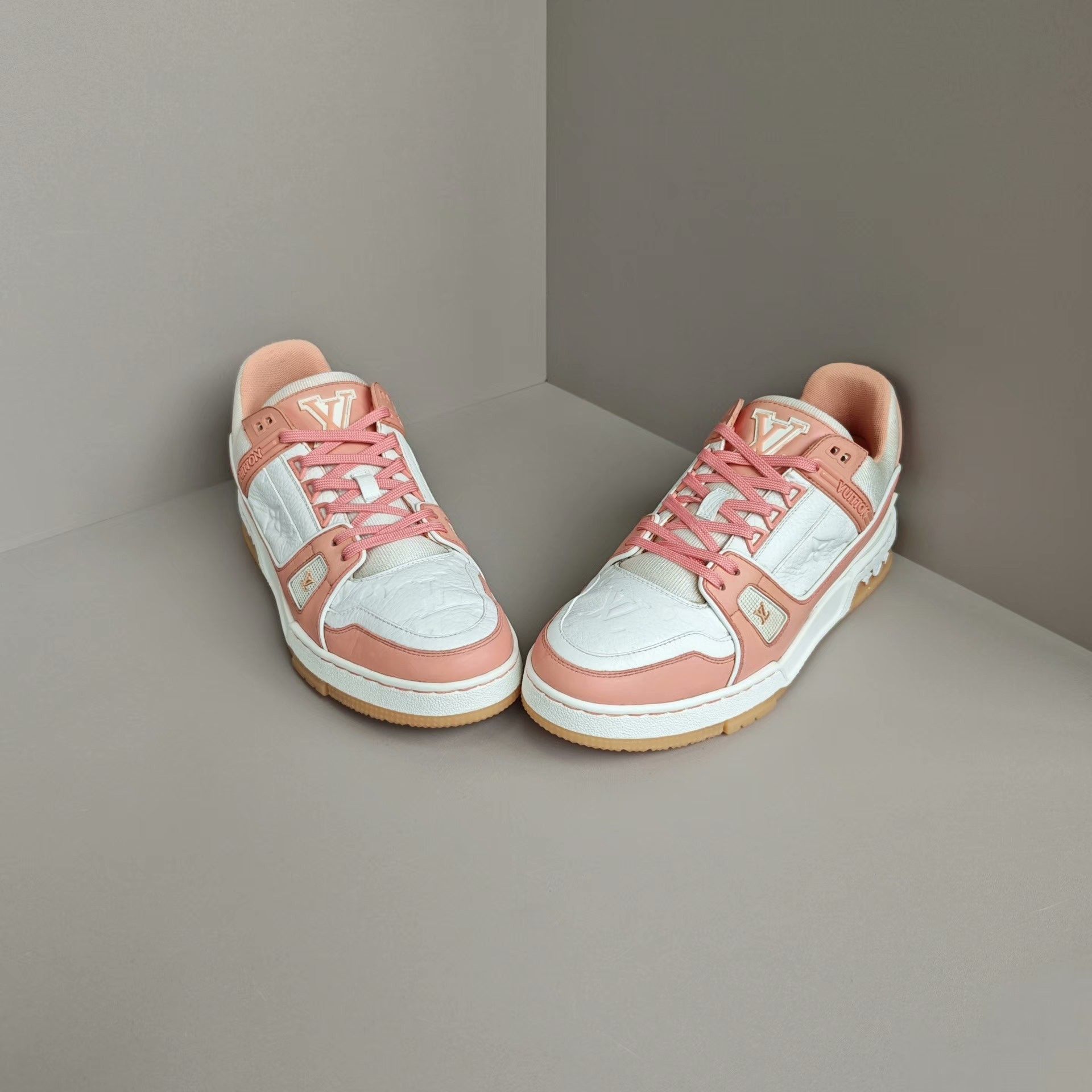 Louis Vuitton Louis Vuitton Training Pink Lowtop Sneakers 8 Men Size US 8 / EU 41 - 2 Thumbnail