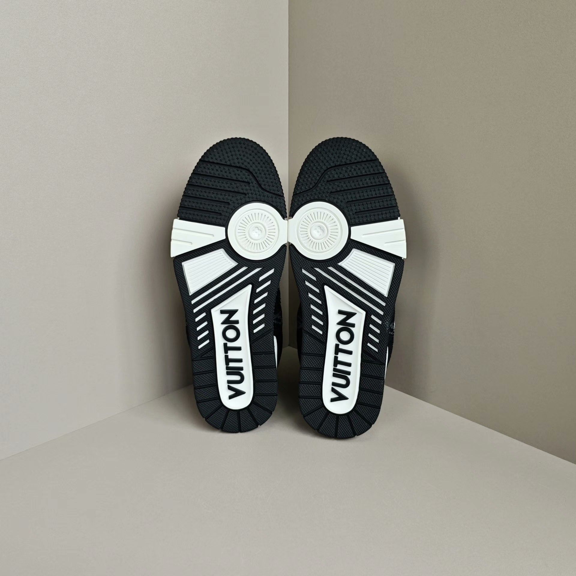 Louis Vuitton Louis Vuitton Training Denim Black Lowtop Sneakers Women Size US 7 / IT 37 - 5 Thumbnail