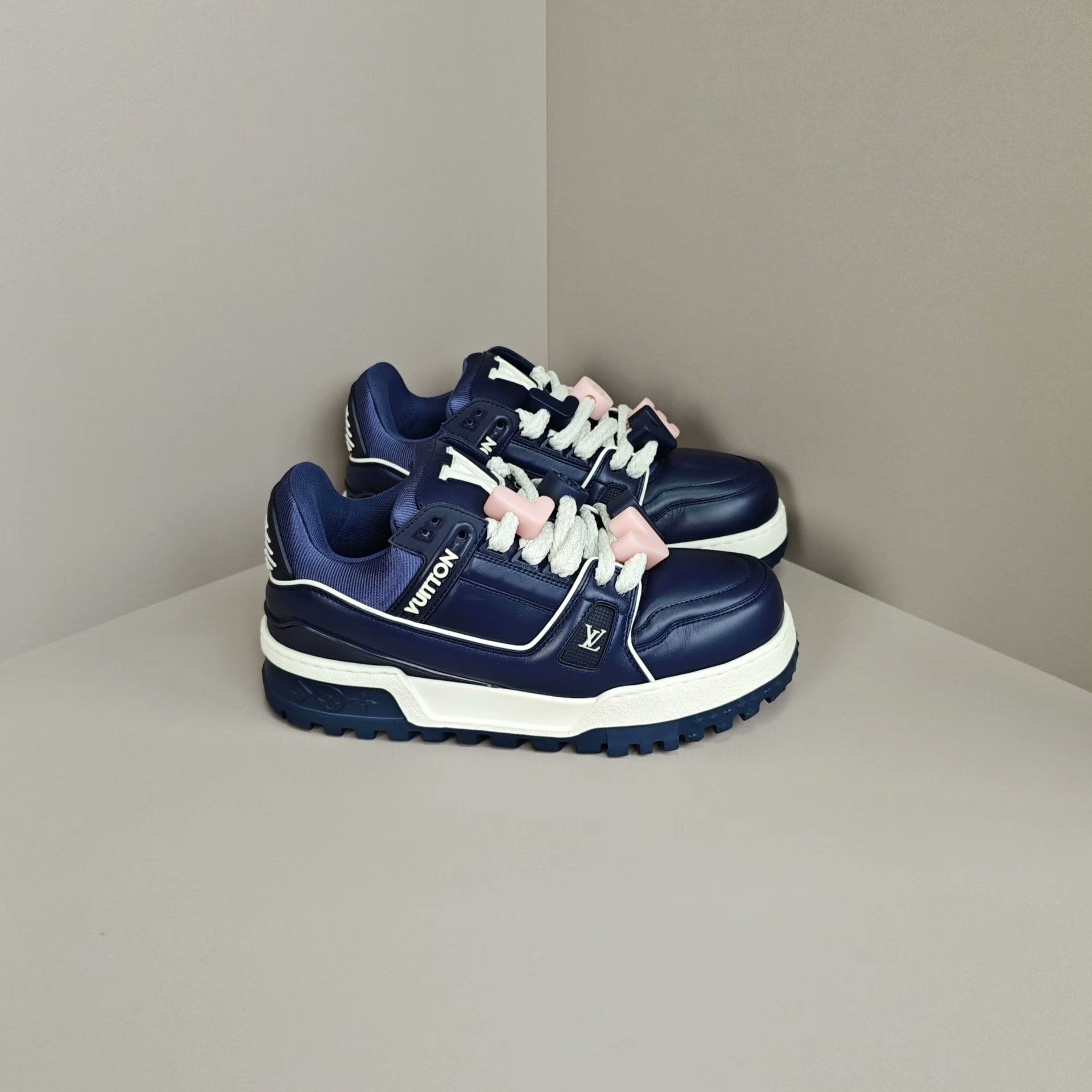 Louis Vuitton Louis Vuitton Limited Lowtop Sneakers 6 Men Size US 6 / EU 39 - 4 Thumbnail