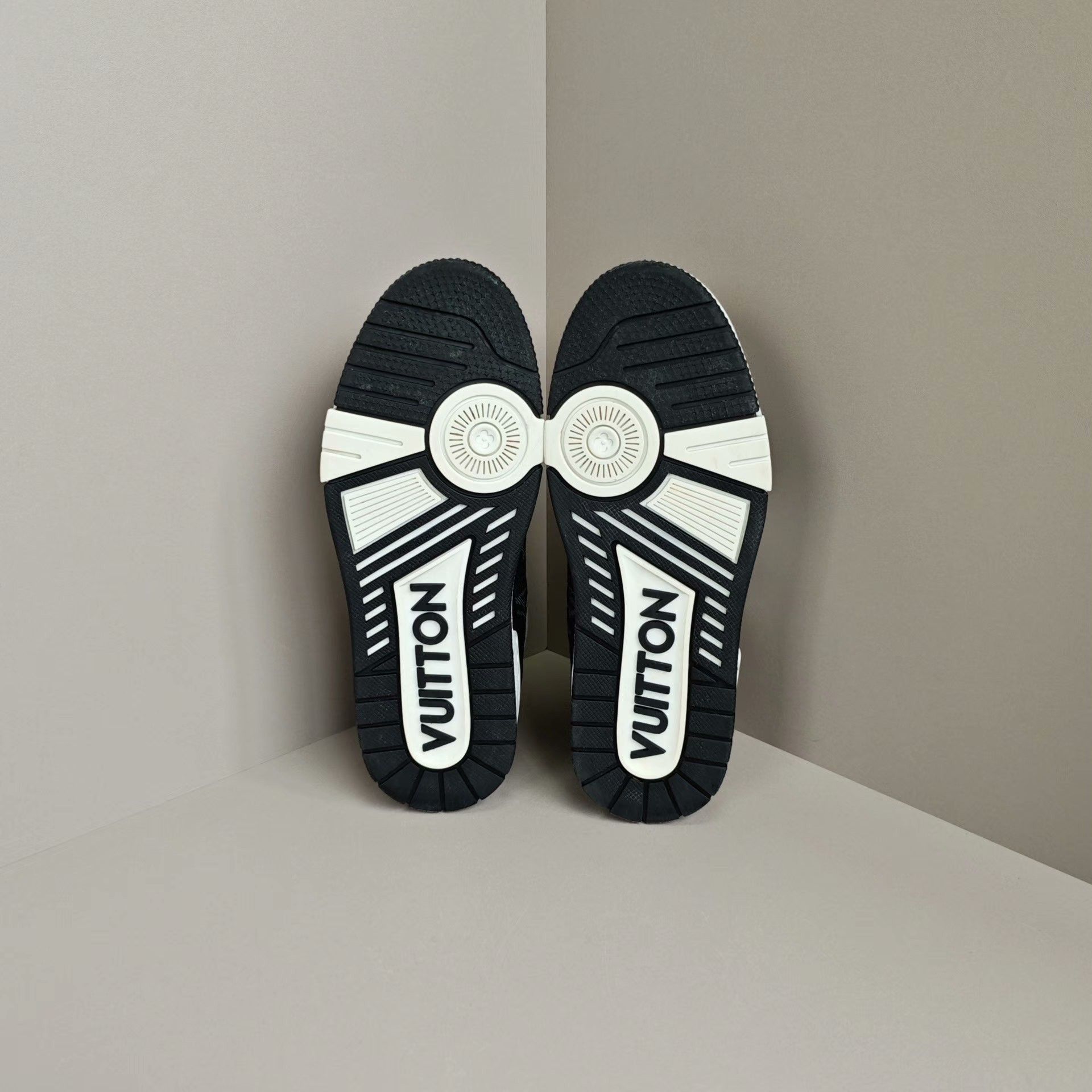 Louis Vuitton Louis Vuitton Training Denim Black Lowtop Sneakers Women Size US 7 / IT 37 - 5 Thumbnail