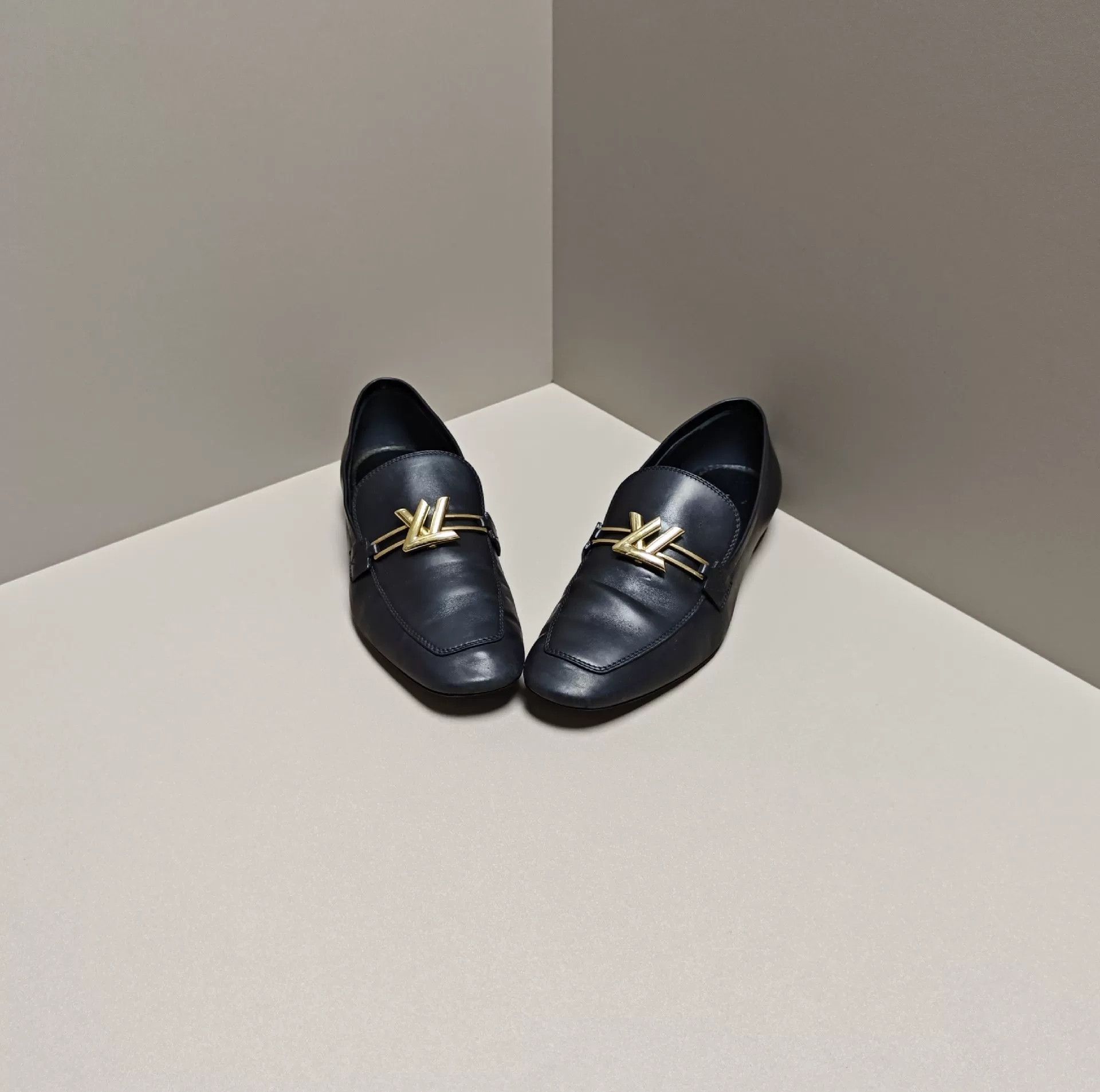 Louis Vuitton Louis Vuitton Lowtop Sneakers us_7 Women Size US 7 / IT 37 - 2 Thumbnail