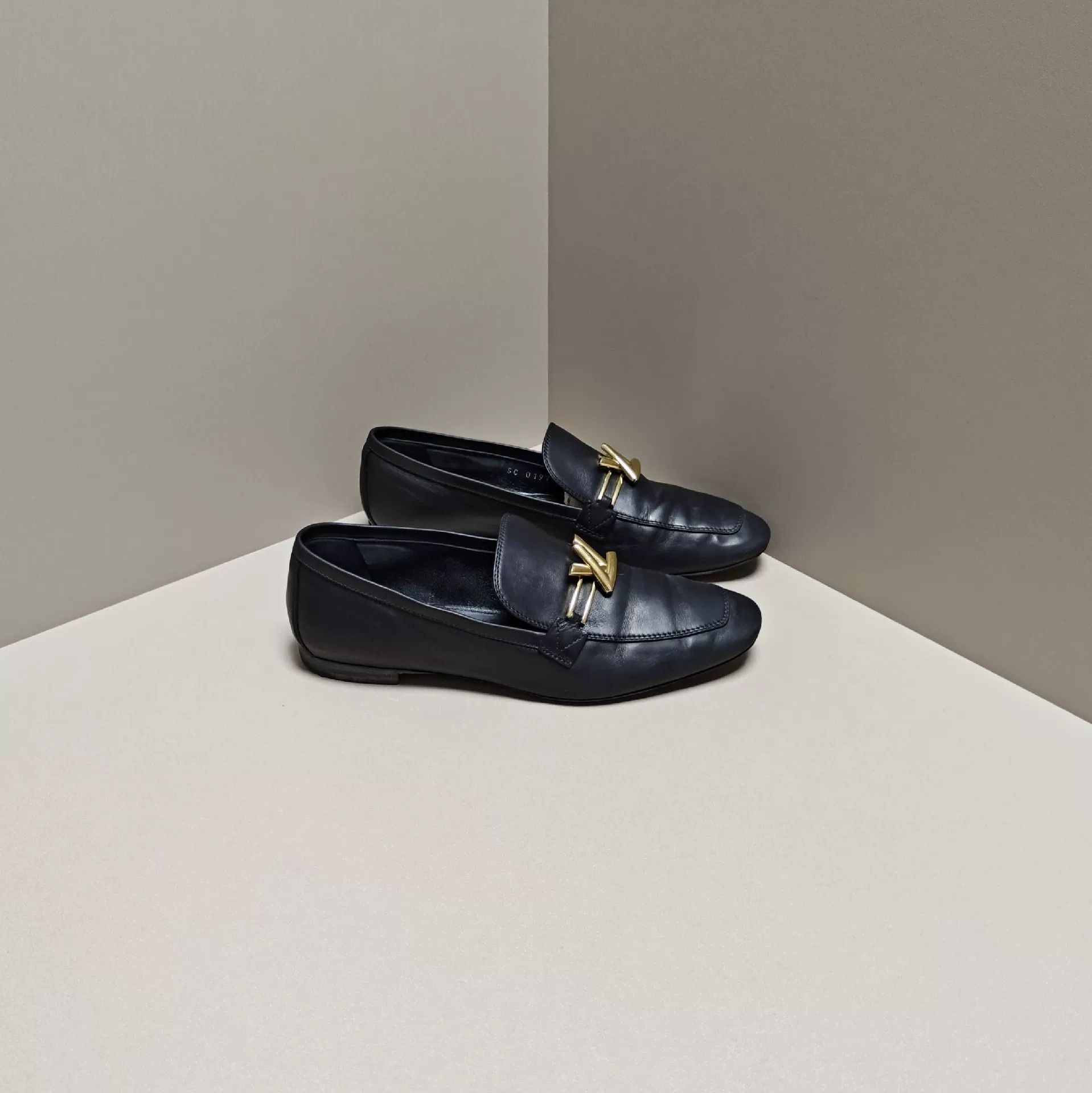 Louis Vuitton Louis Vuitton Lowtop Sneakers us_7 Women Size US 7 / IT 37 - 4 Thumbnail