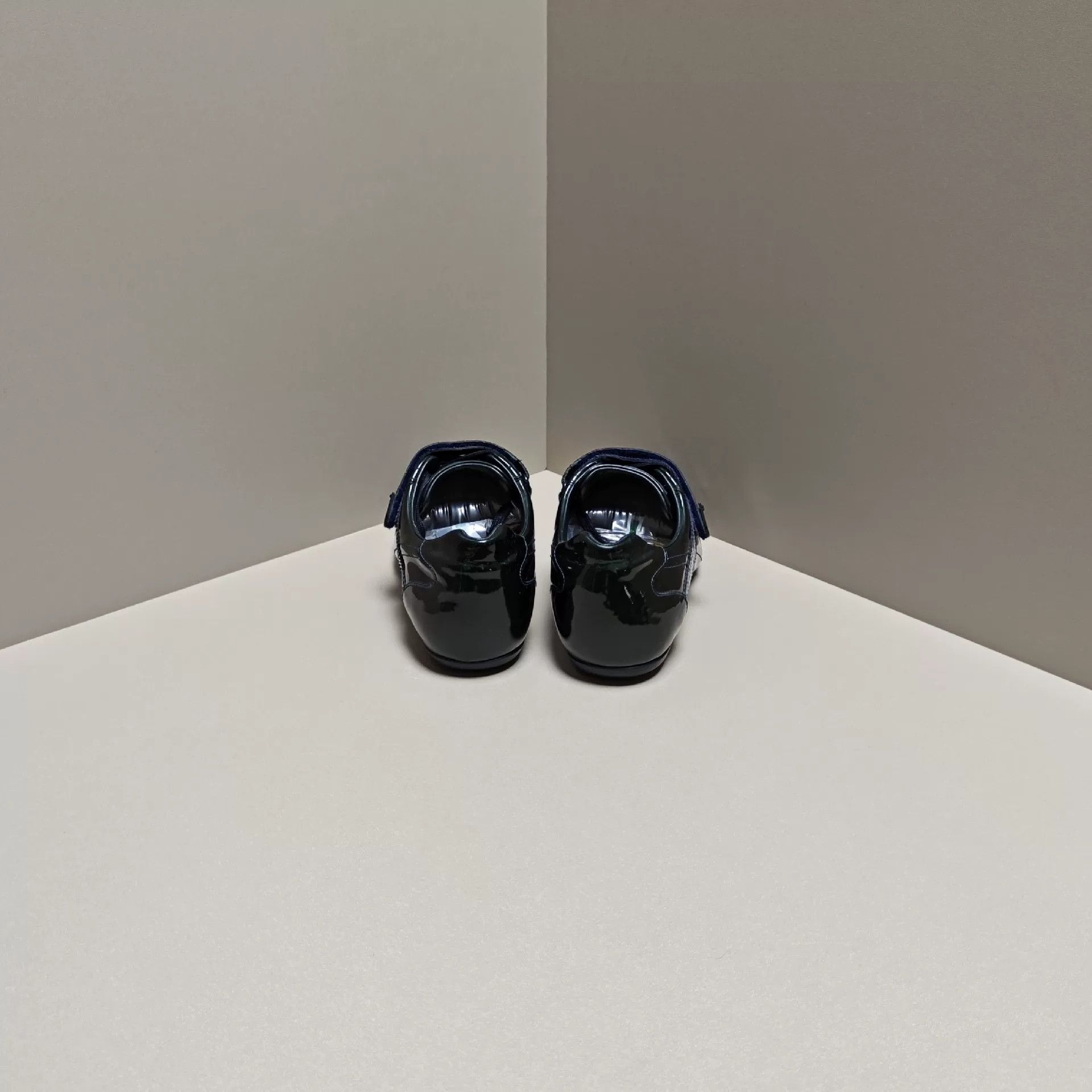 Louis Vuitton Louis Vuitton Casual Lowtop Sneakers us_5 Women Size US 5 / IT 35 - 3 Thumbnail