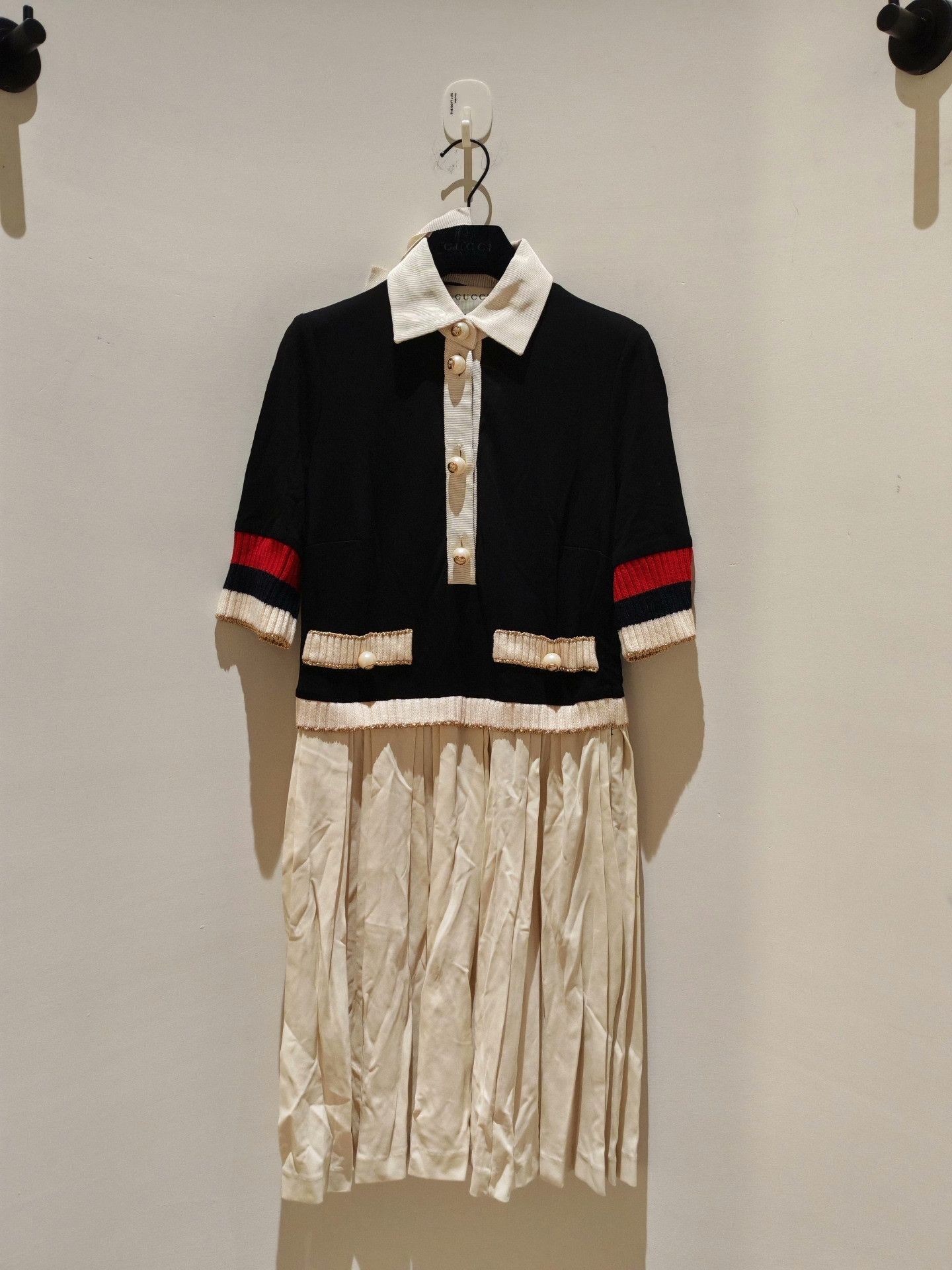 Gucci Gucci Pearl Button Dress Italy Made Size M / US 6-8 / IT 42-44 - 2 Thumbnail