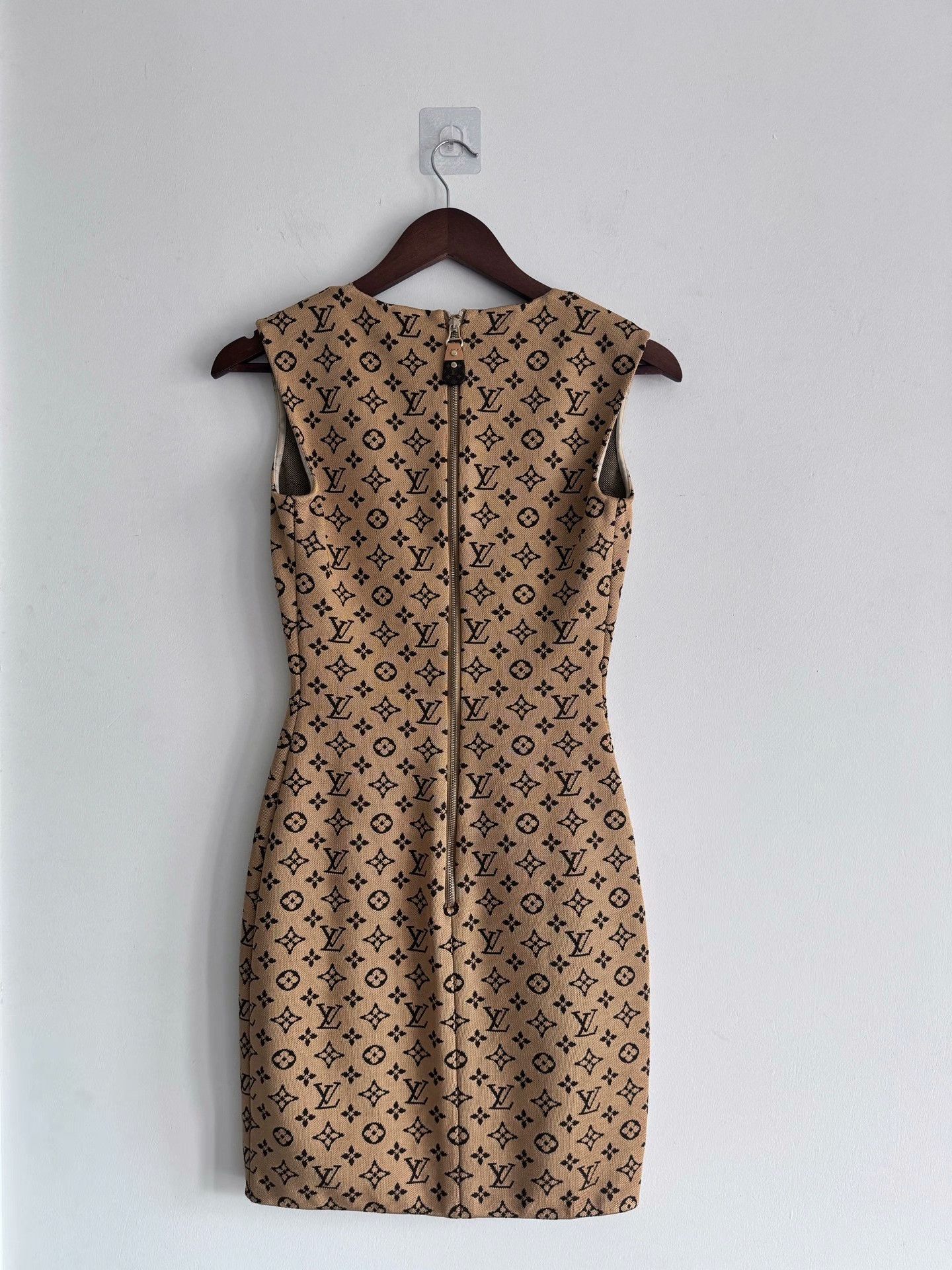 Louis Vuitton LV Louis Vuitton Full Logo Dress Size M / US 6-8 / IT 42-44 - 4 Thumbnail
