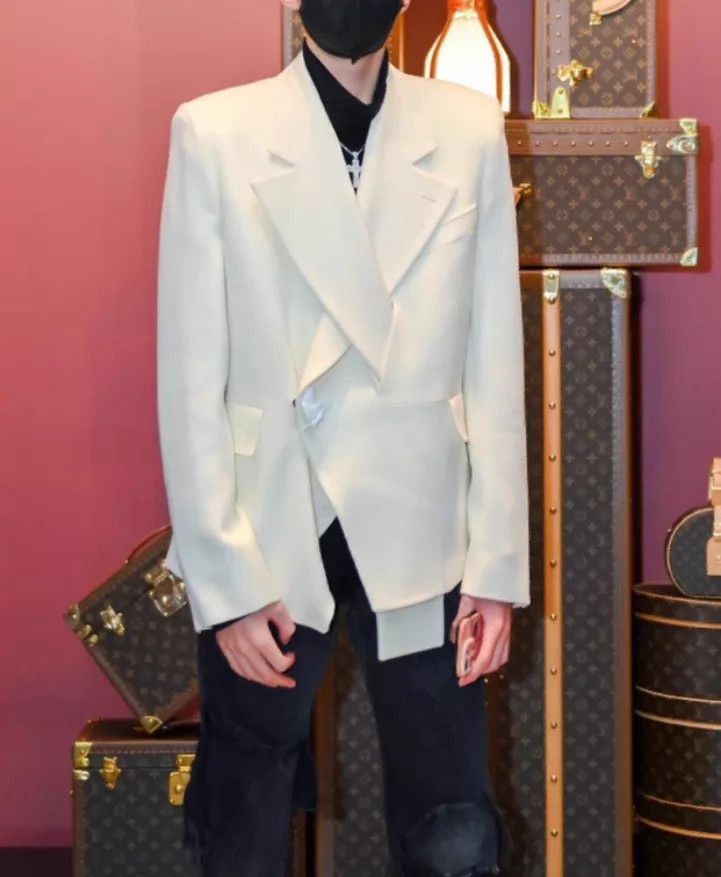 Louis Vuitton White Blazer with Decorative Button Detail Size US M / EU 48-50 / 2 - 5 Thumbnail