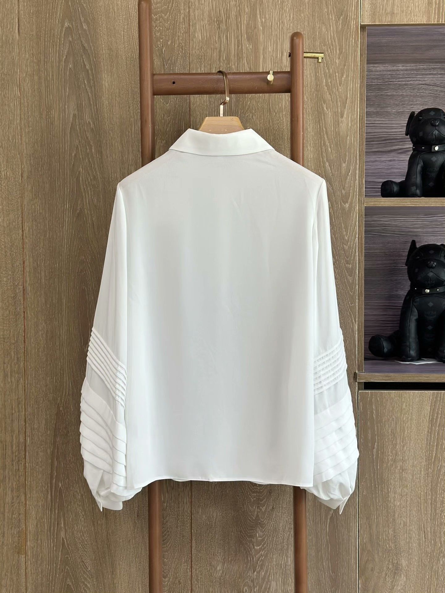 Louis Vuitton LV White Casual Shirt (No Tags) Size M / US 6-8 / IT 42-44 - 3 Thumbnail