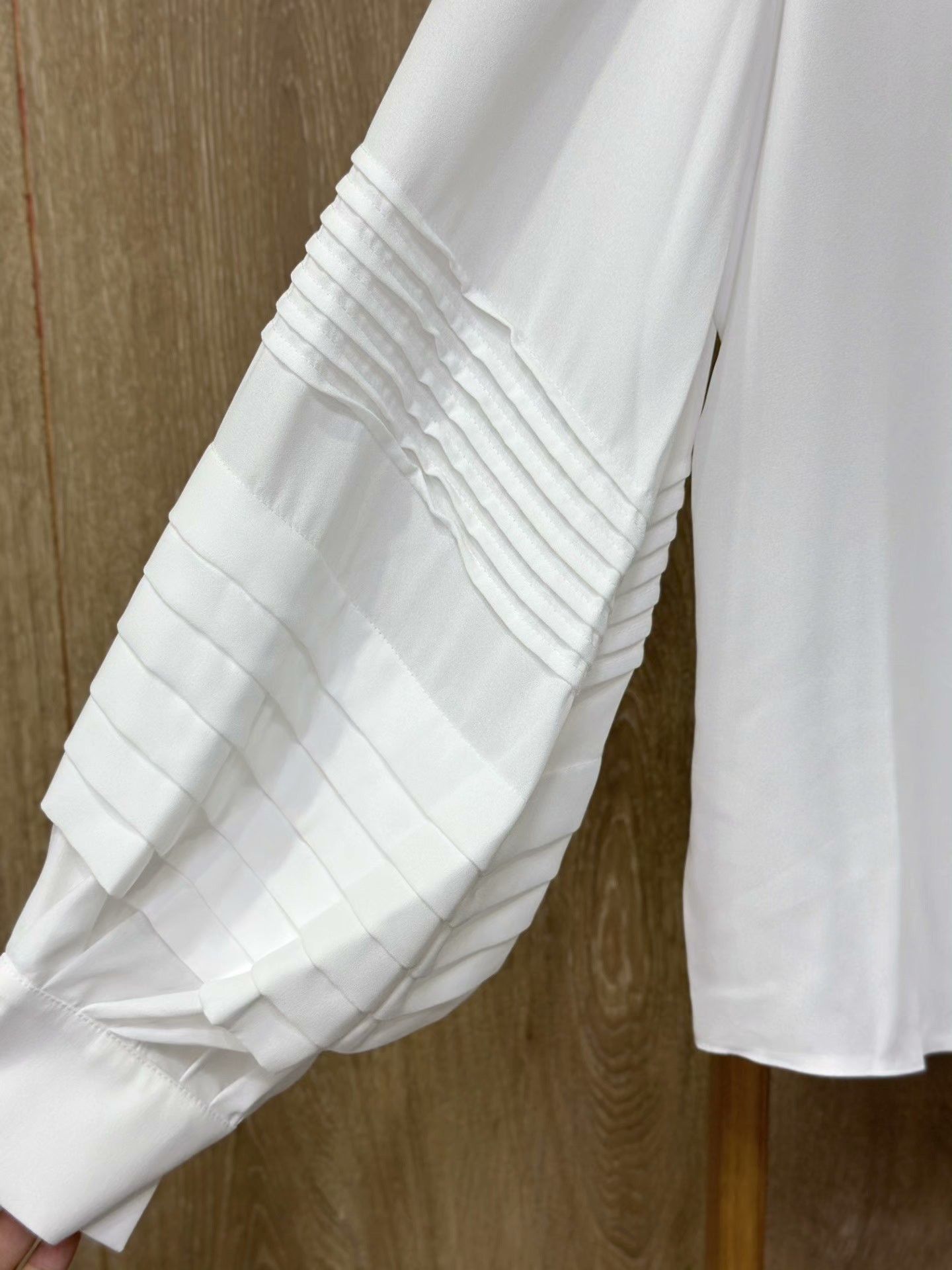 Louis Vuitton LV White Casual Shirt (No Tags) Size M / US 6-8 / IT 42-44 - 6 Thumbnail